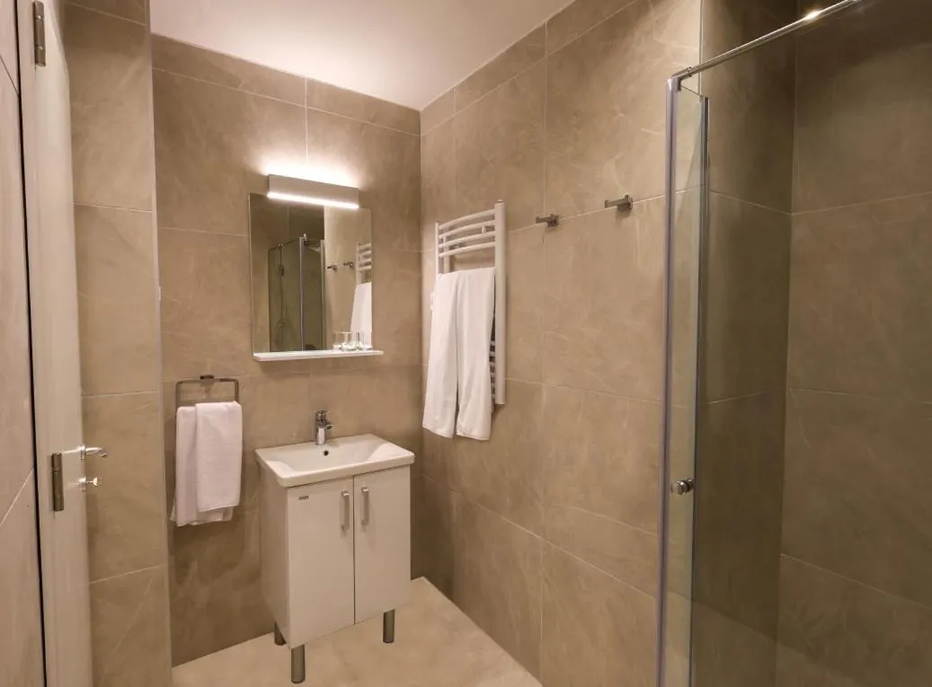 Shower in Apartmani Fruški Cvet - Fruške Terme