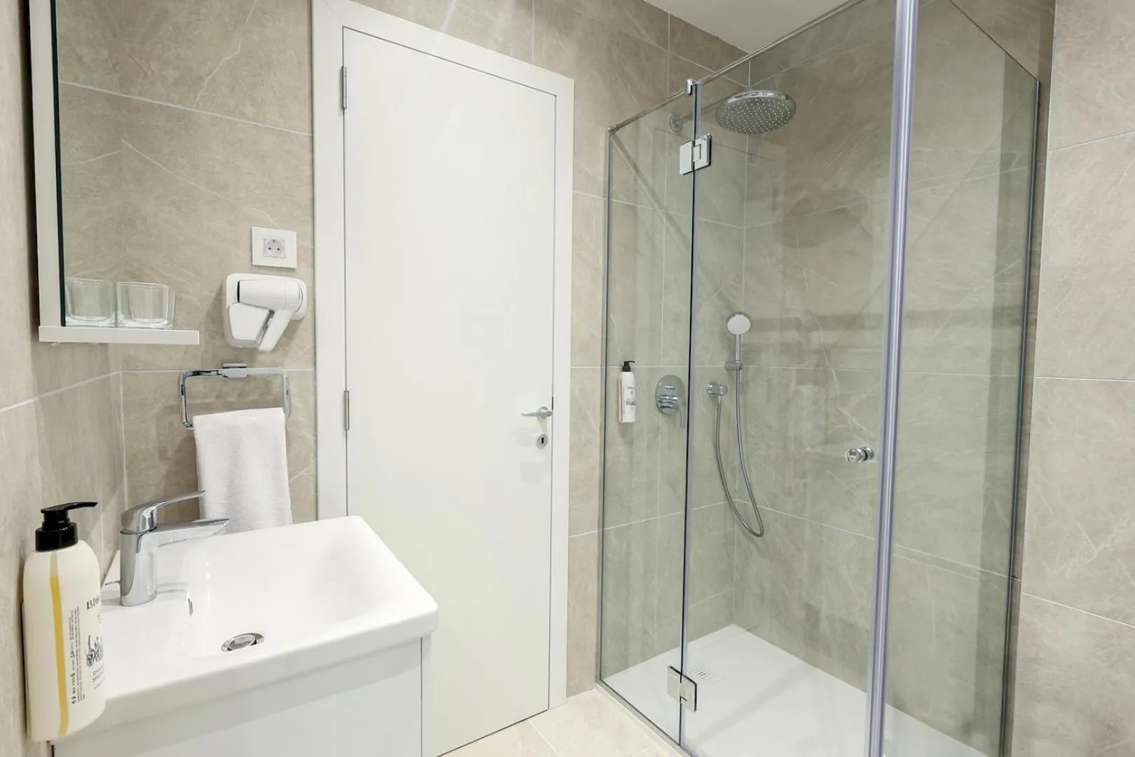 Shower in Apartmani Fruški Cvet - Fruške Terme
