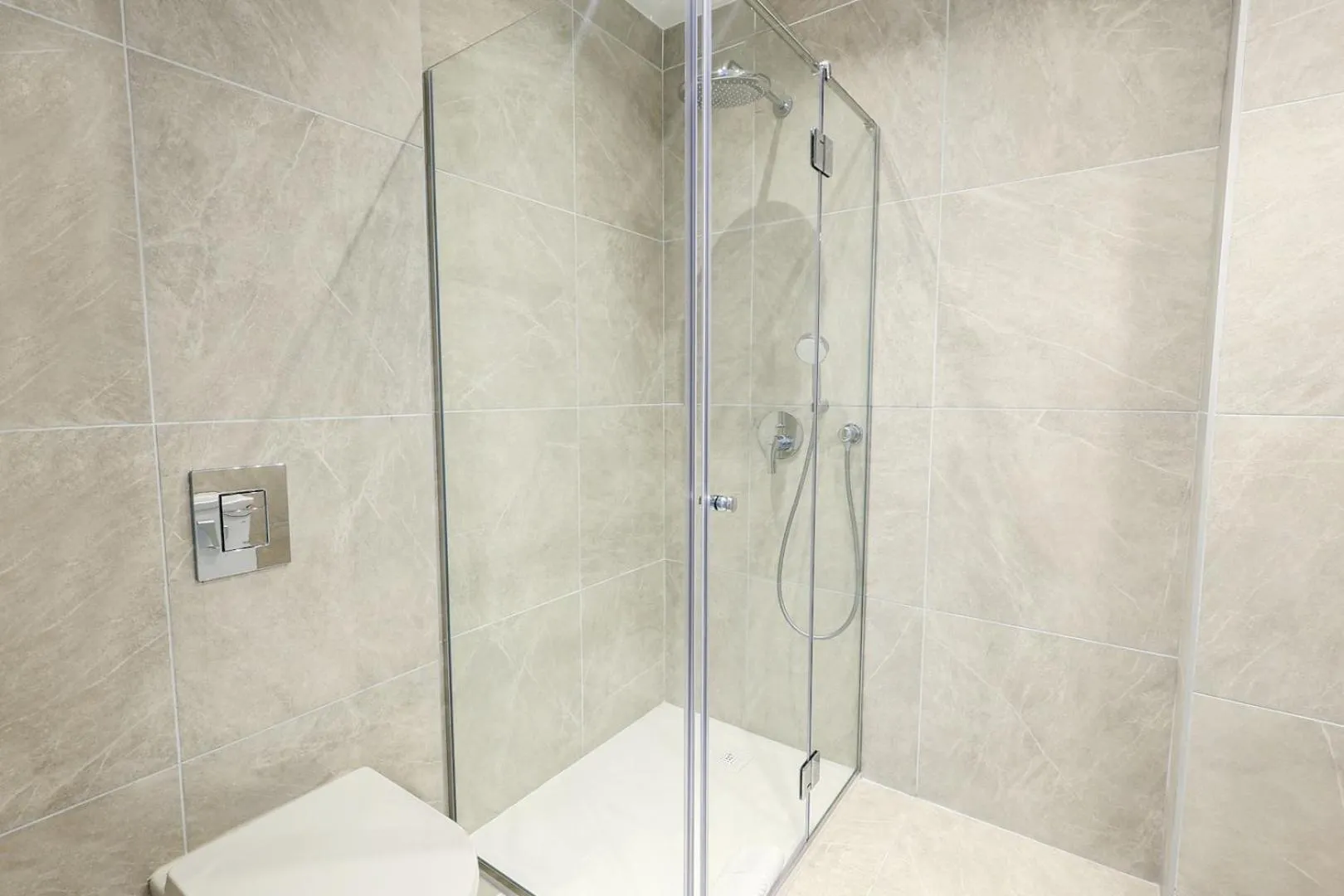 Shower in Apartmani Fruški Cvet - Fruške Terme