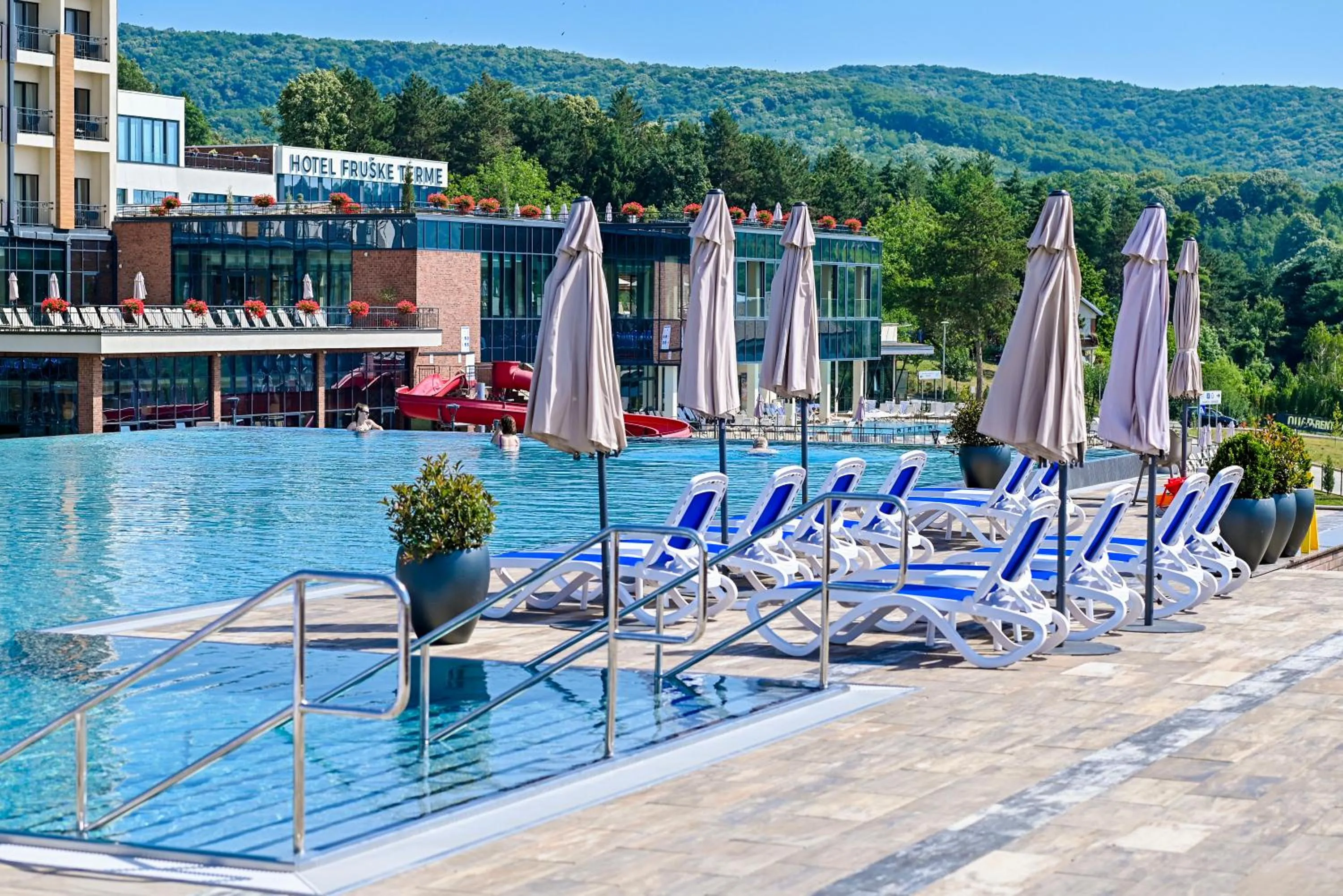 Swimming pool in Apartmani Fruški Cvet - Fruške Terme