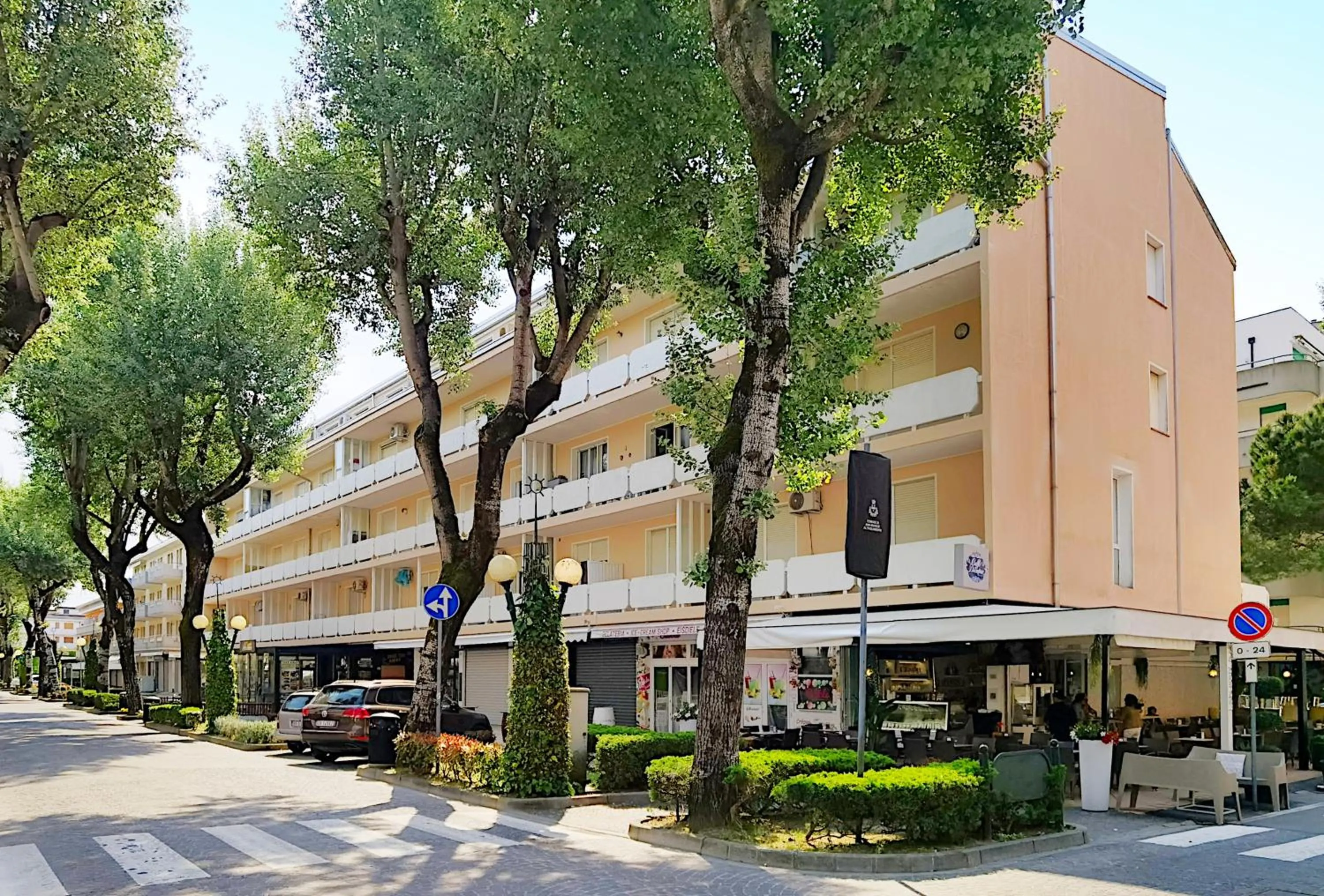 Property building in Appartamenti Bussola