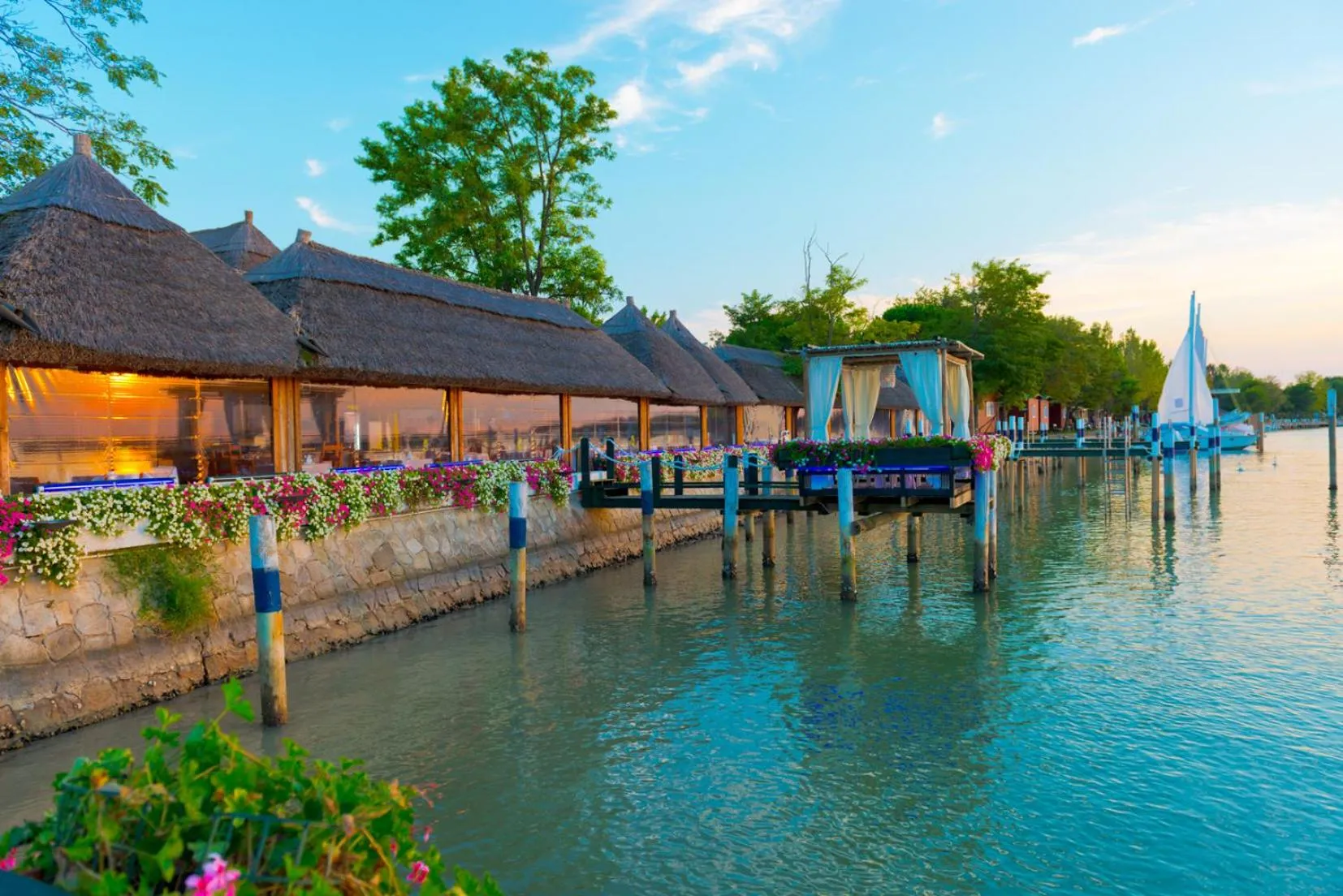 Restaurant/places to eat in Appartamenti Bussola