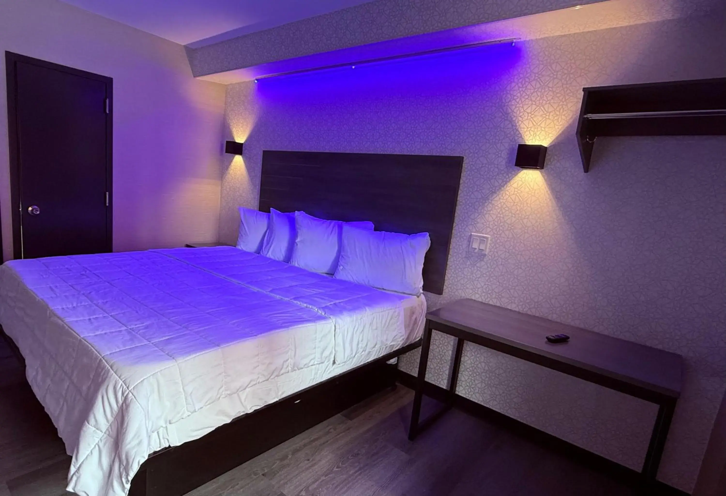 Photo of the whole room, Bed in The Vine Hotel Bronx New Photo of the whole room, Bed in The Vine Hotel Bronx New