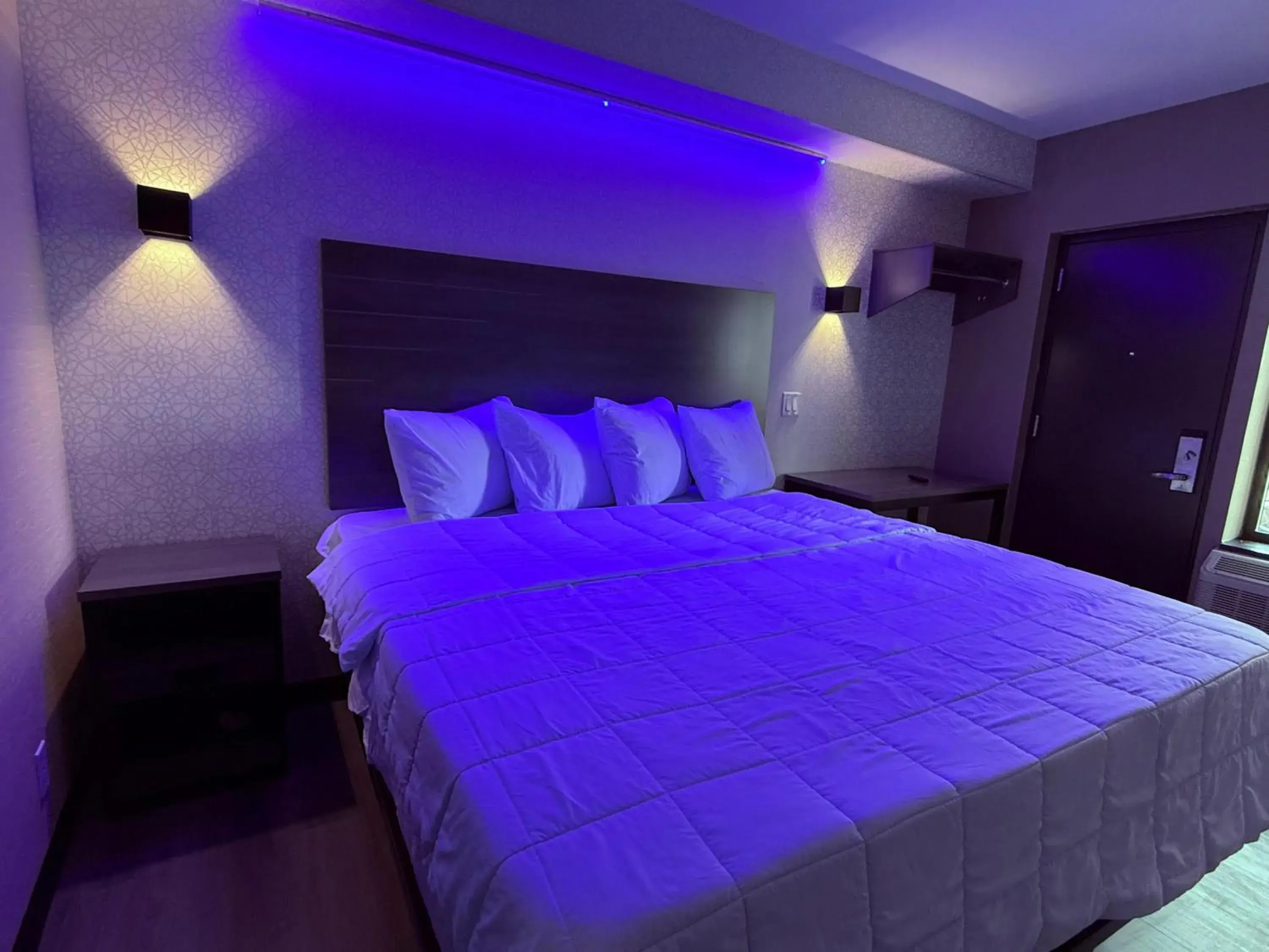 Bed in The Vine Hotel Bronx New Bed in The Vine Hotel Bronx New