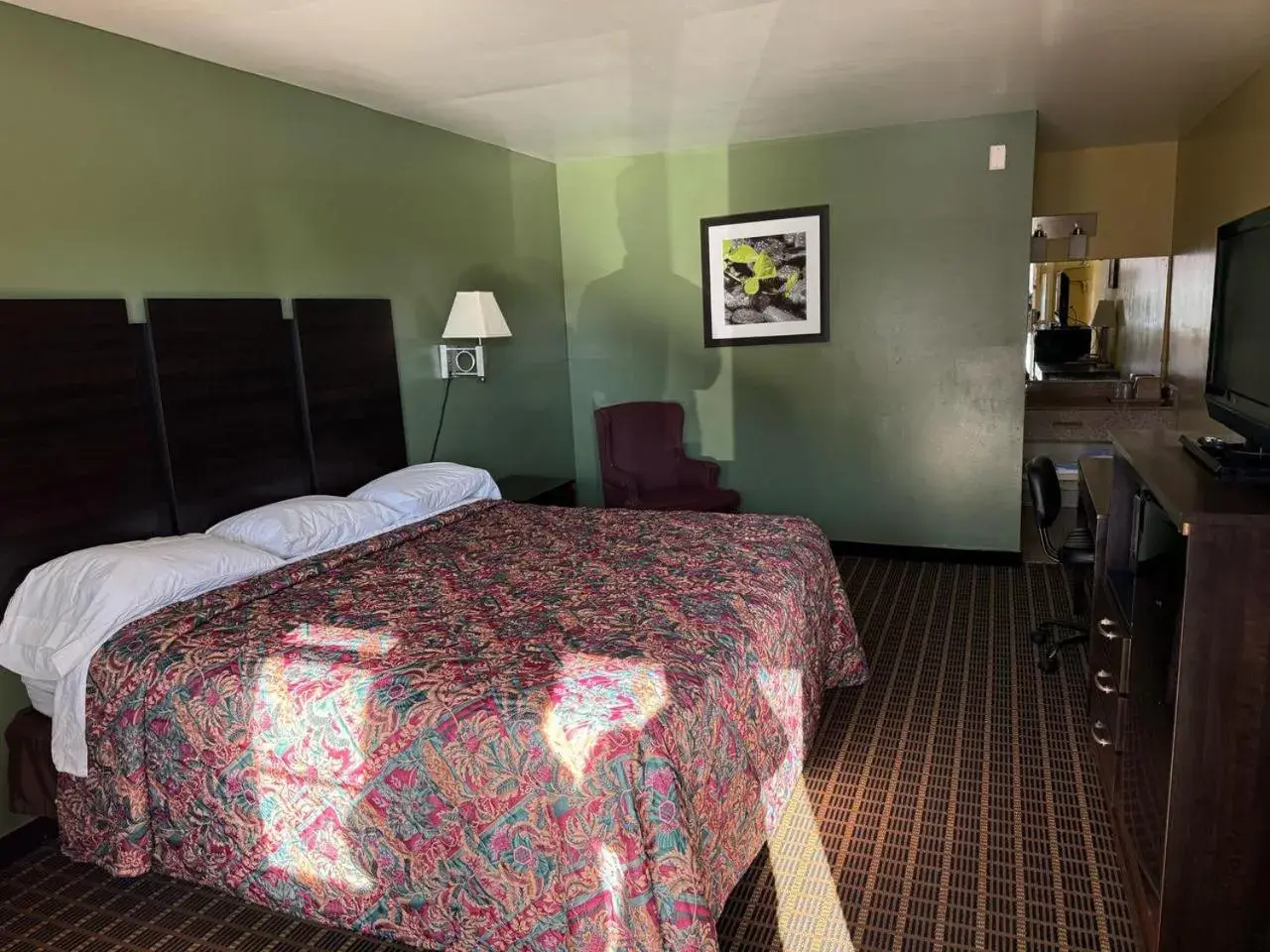 Standard King Room Non-Smoking in Relax Inn Standard King Room Non-Smoking in Relax Inn