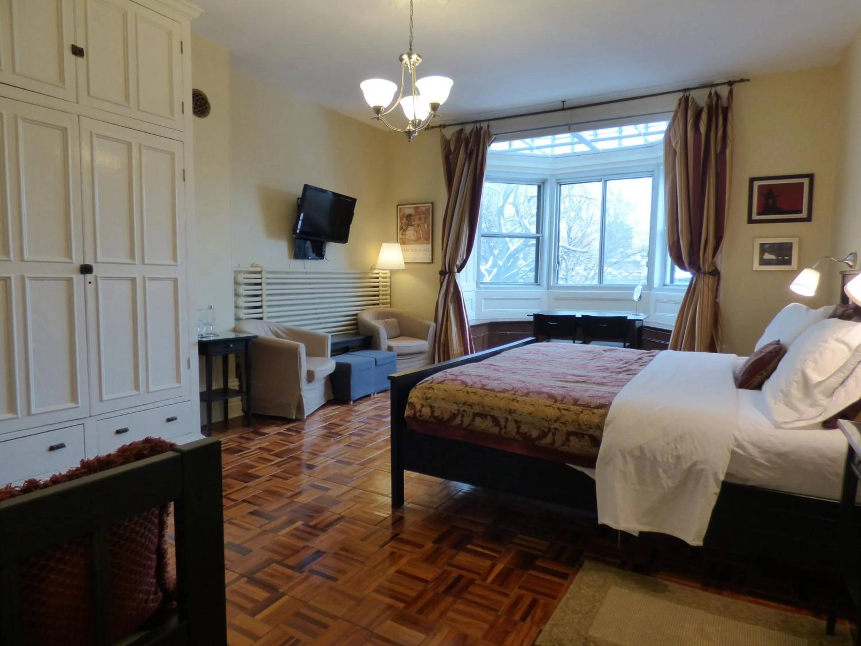 Bedroom, Bed in Gingerbread Manor