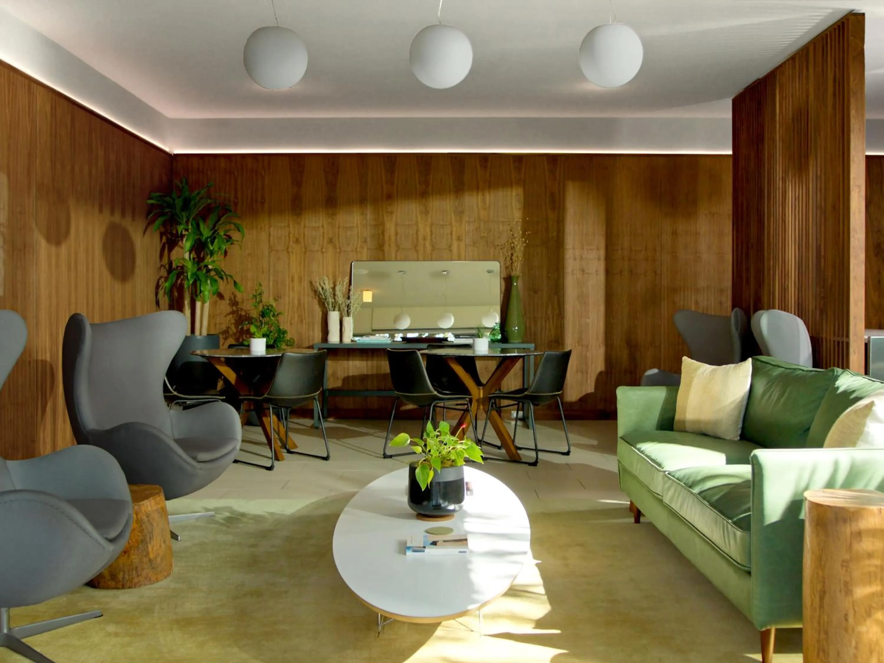 Communal lounge/ TV room in Frame Hotel - Treehouse