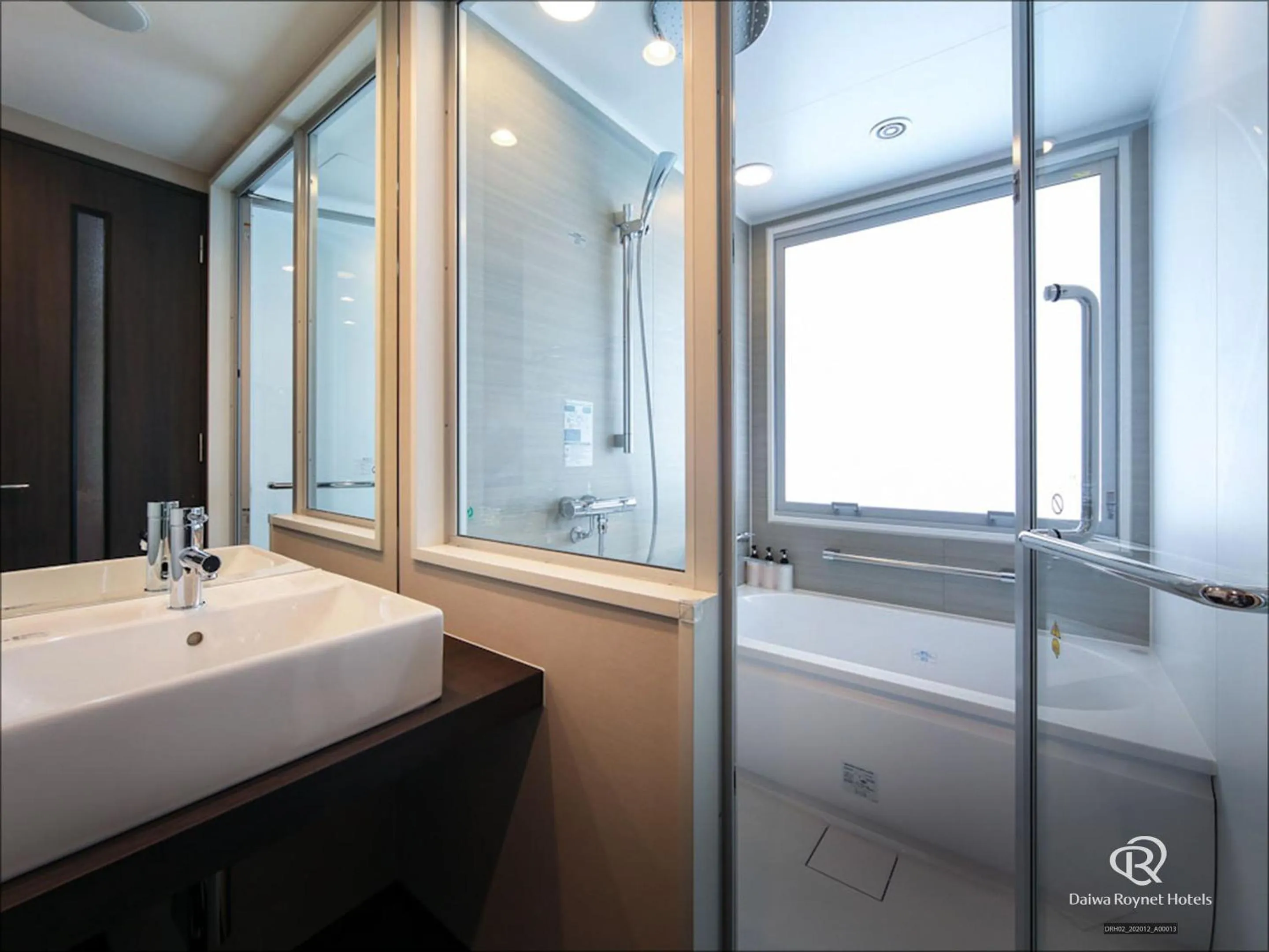 Shower in Daiwa Roynet Hotel Chiba Ekimae