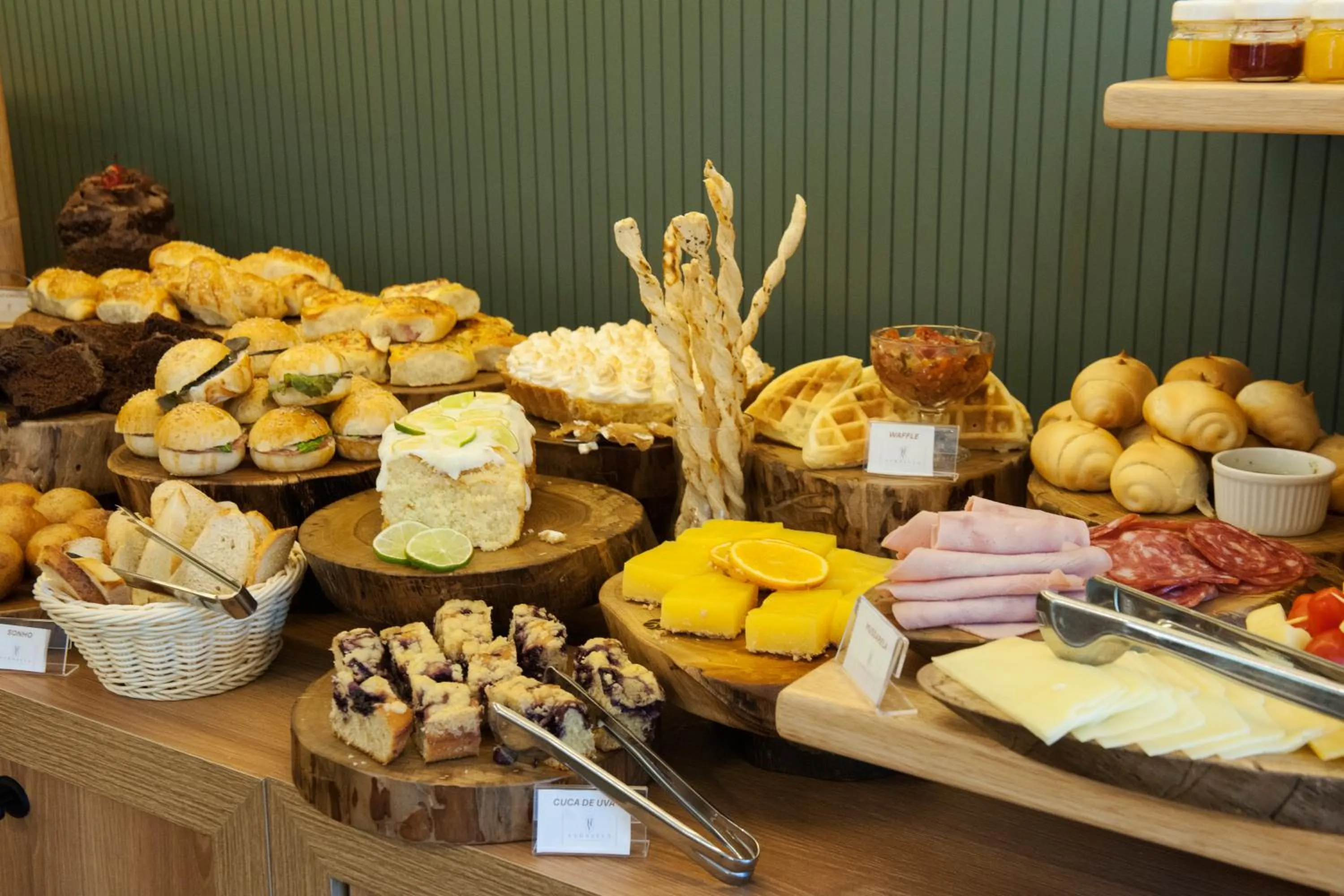 Breakfast in Poehma Lago Negro by Livá OFICIAL