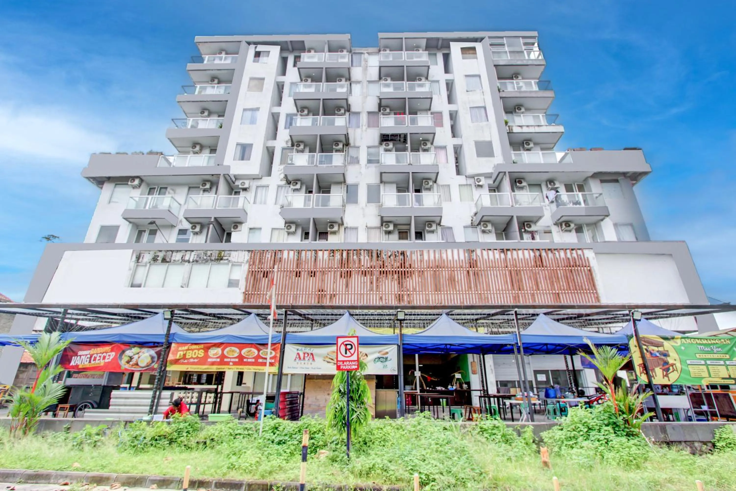Facade/entrance in Collection O Yogyakarta Near Tugu Jogja Formerly Vivo Aparment