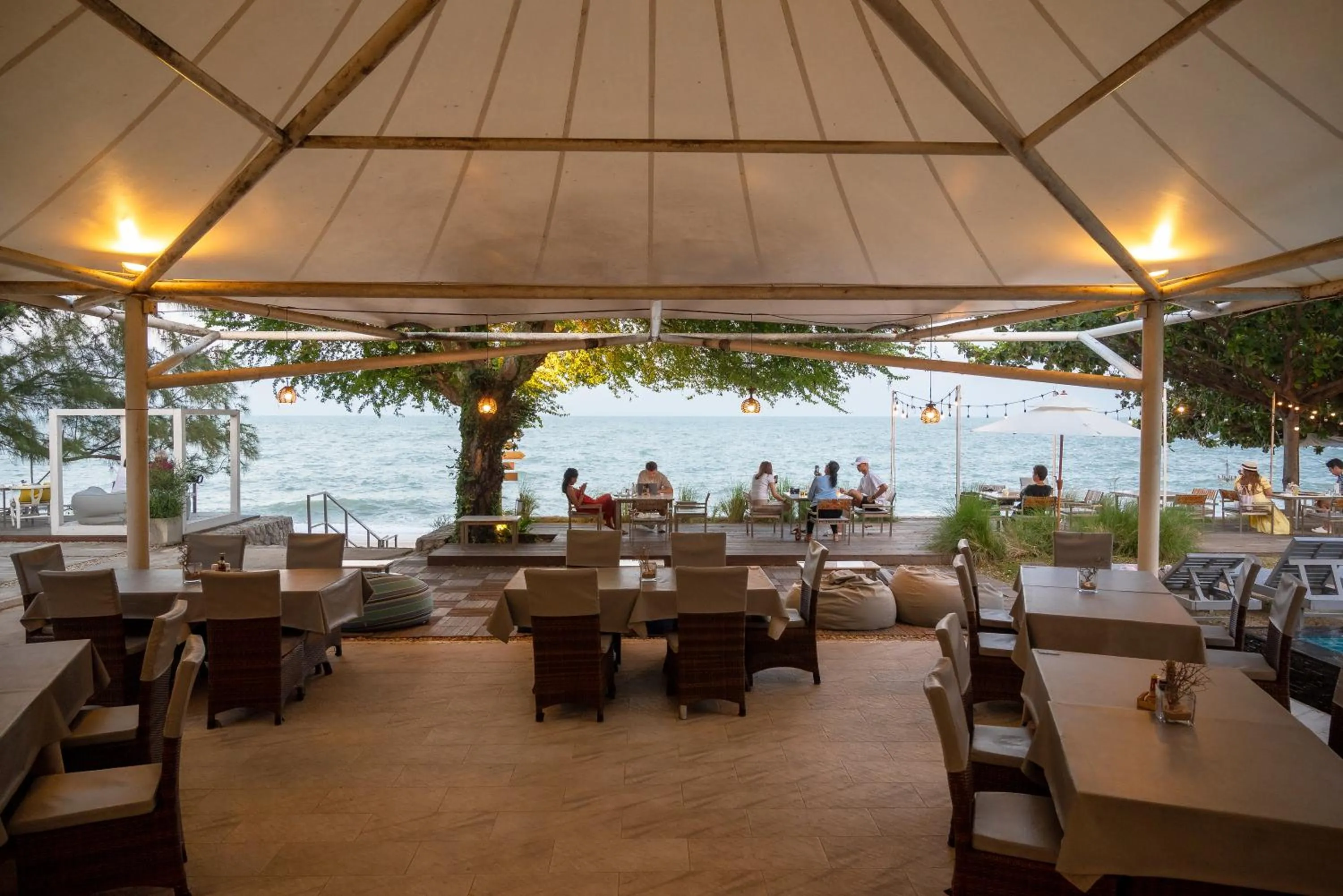 Restaurant/places to eat in Sanae Beach Hua Hin