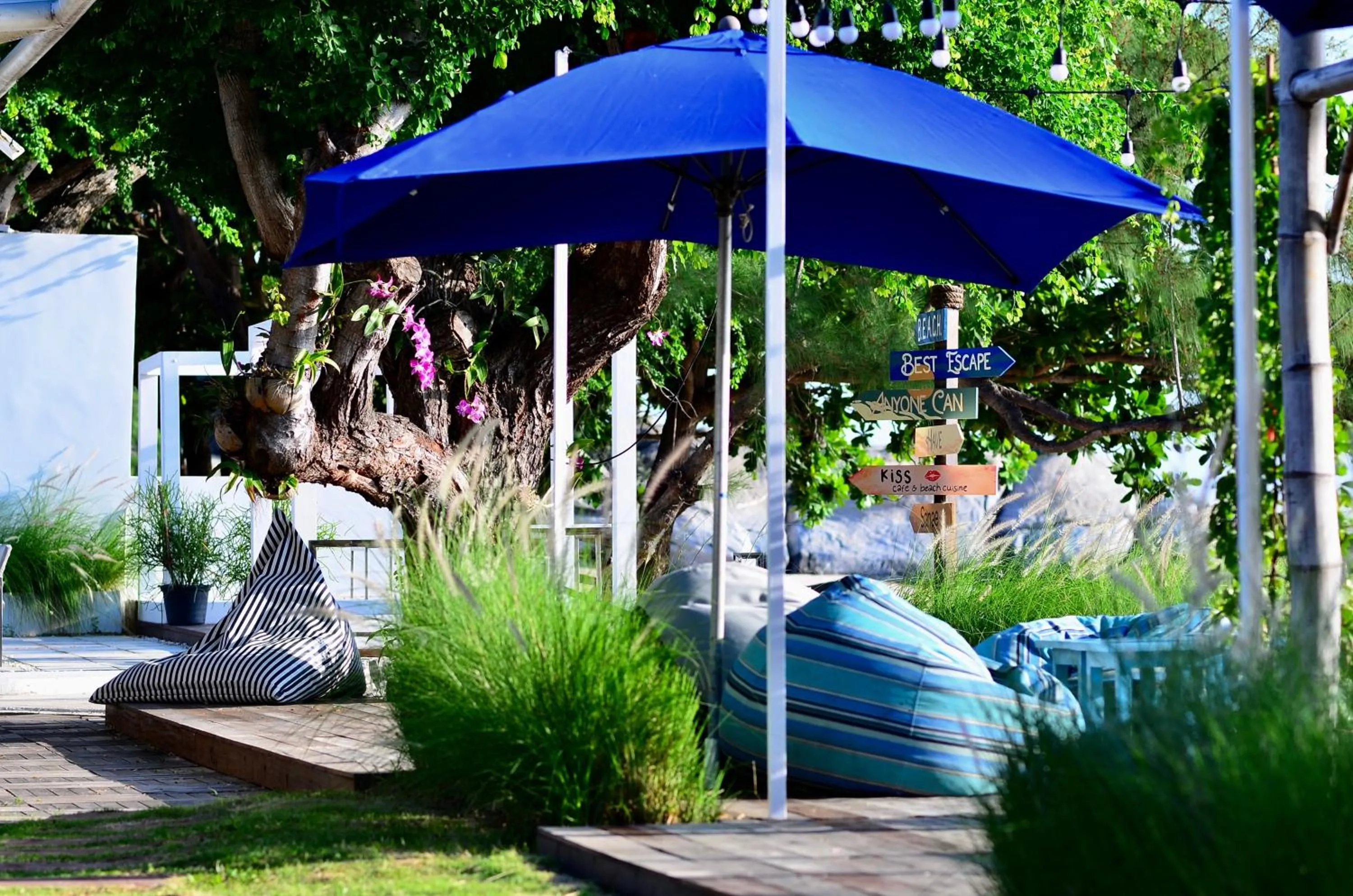 Restaurant/places to eat in Sanae Beach Hua Hin