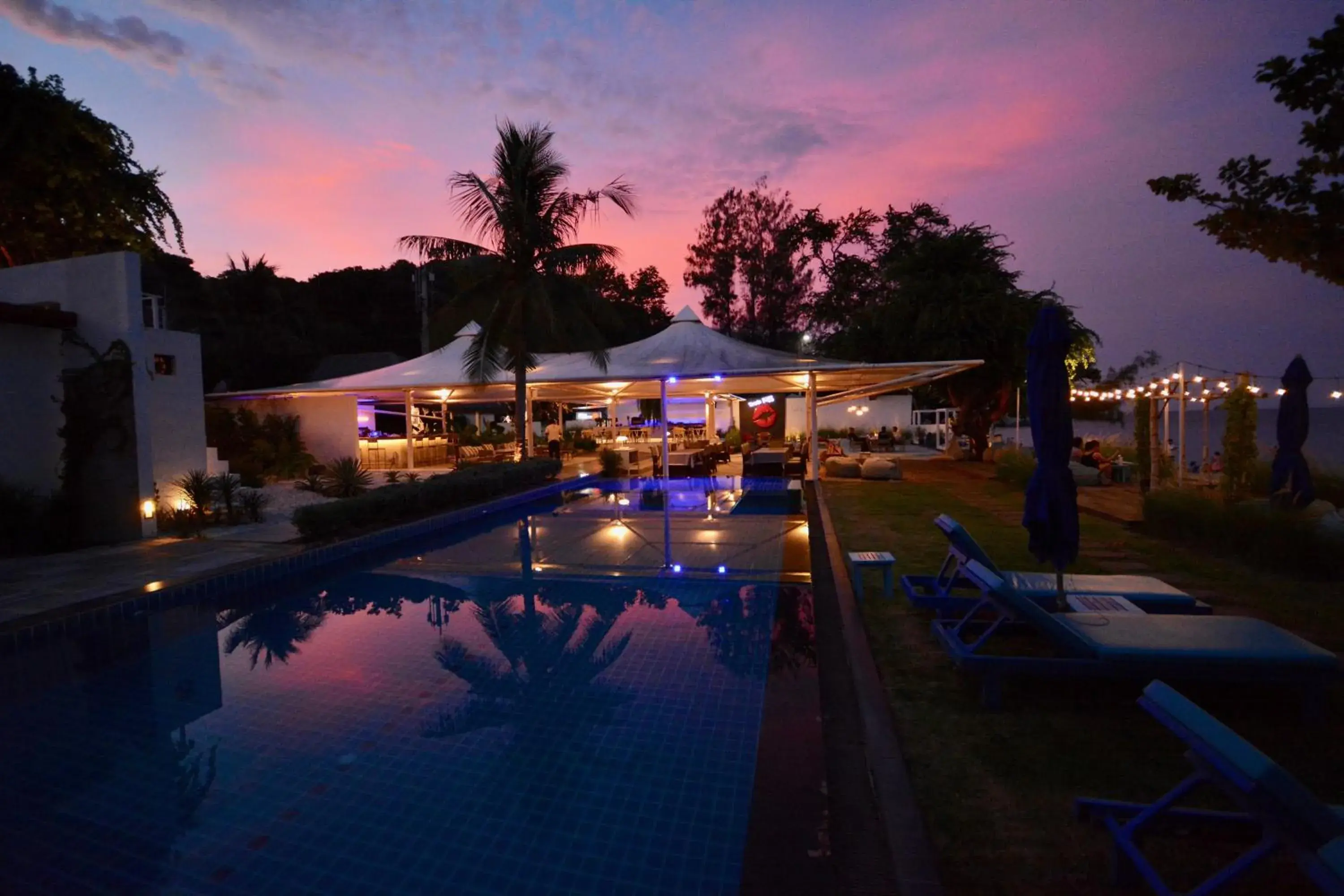 Swimming pool in Sanae Beach Hua Hin Swimming pool in Sanae Beach Hua Hin