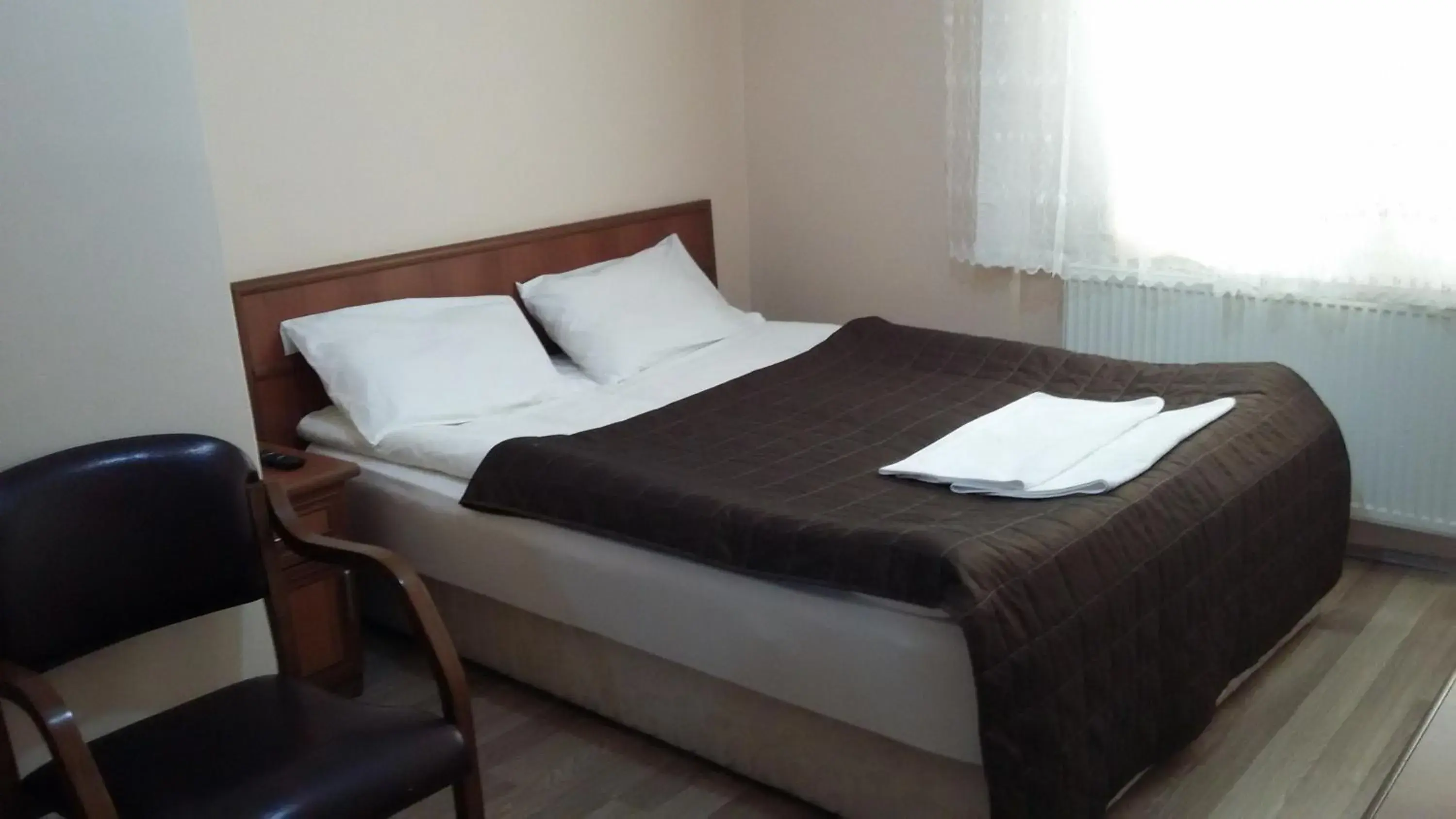 Single Room with Bathroom - single occupancy in Hotel Kervansaray Single Room with Bathroom - single occupancy in Hotel Kervansaray