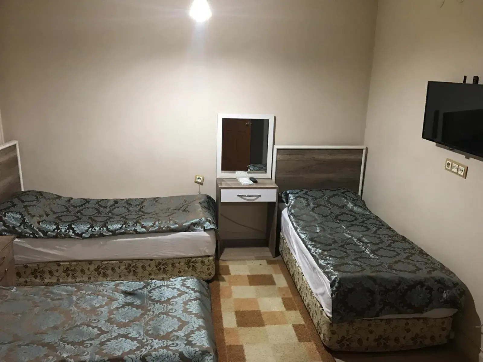 Triple Room with Bathroom in Hotel Kervansaray Triple Room with Bathroom in Hotel Kervansaray