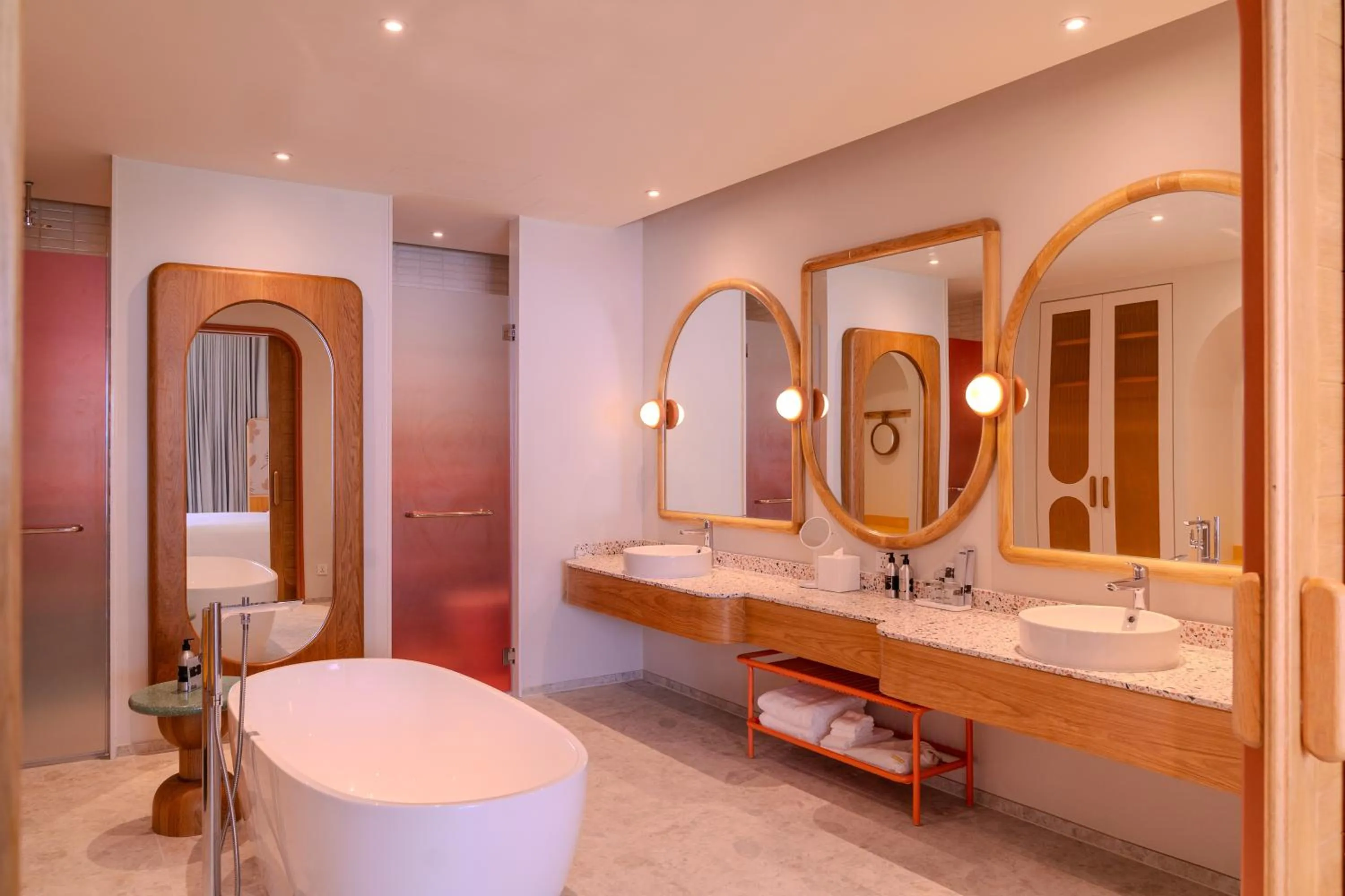 Shower in The Standard, Pattaya Na Jomtien