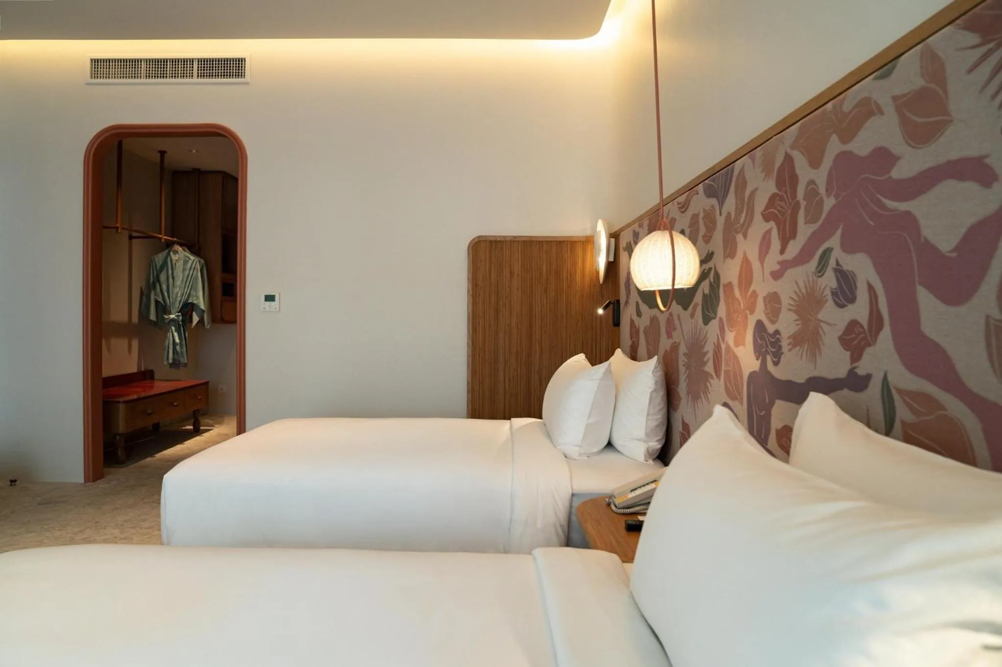 Photo of the whole room, Bed in The Standard, Pattaya Na Jomtien