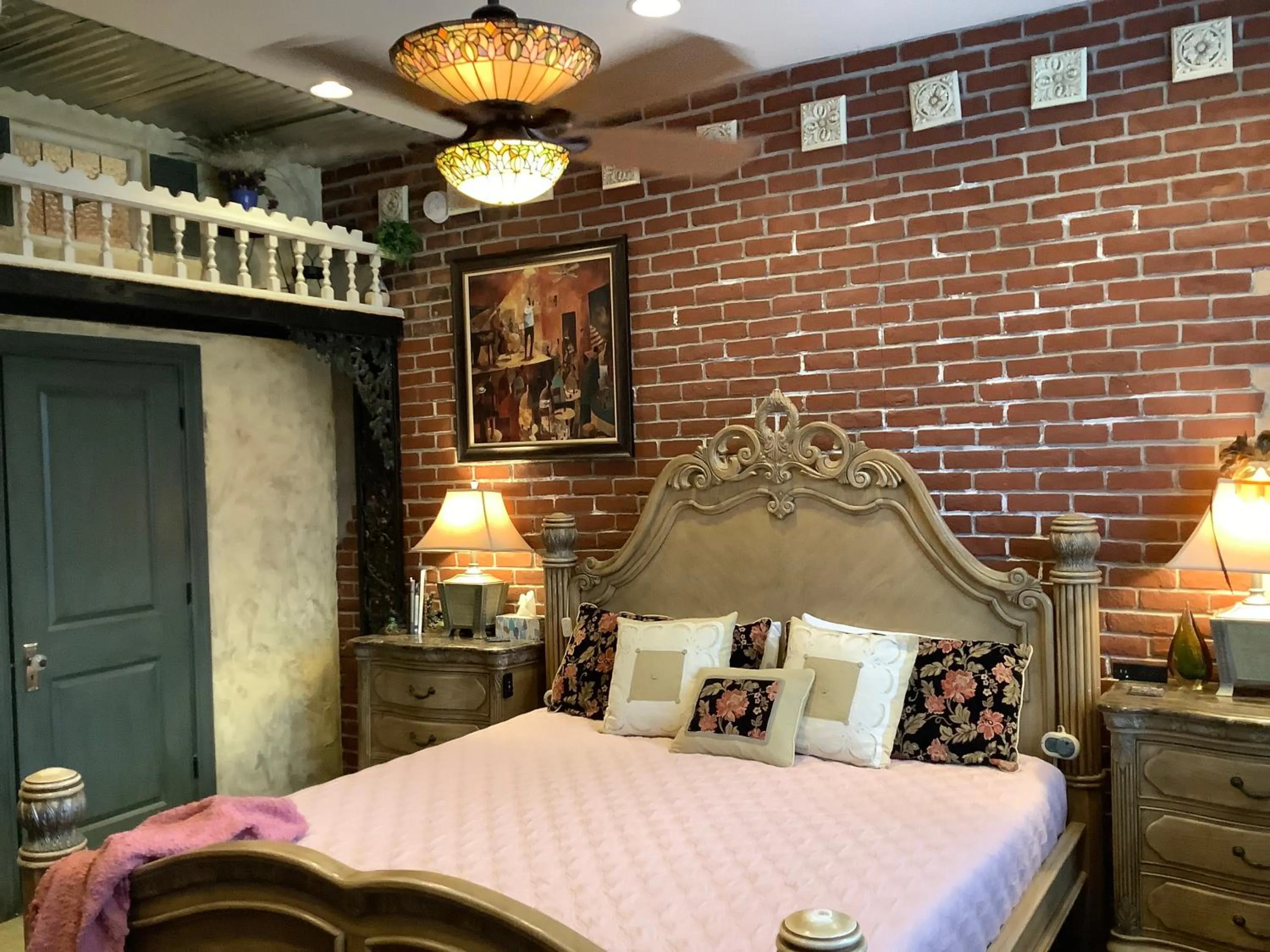 Bedroom, Bed in BarDew Valley Inn