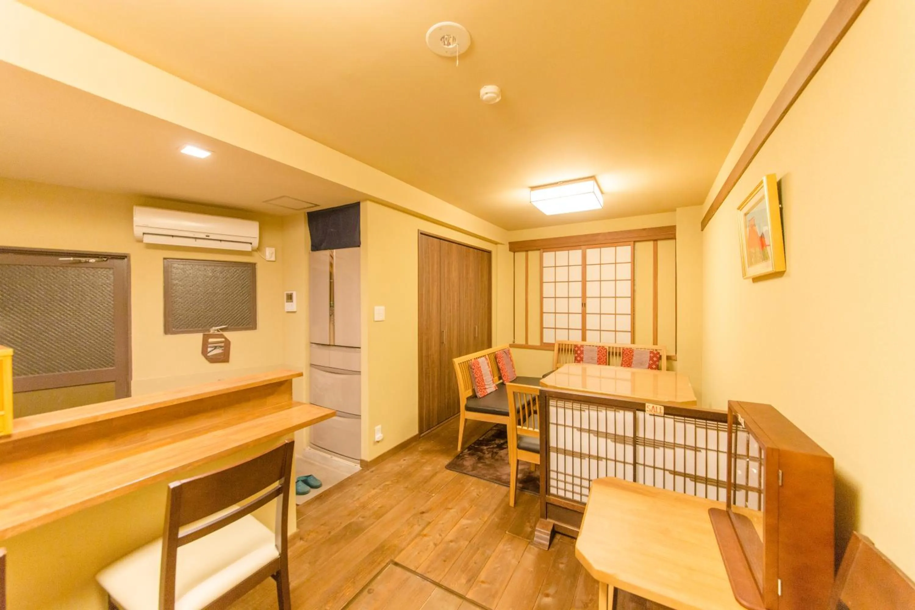 Communal lounge/ TV room, Bed in Kyo no Yado Sangen Ninenzaka