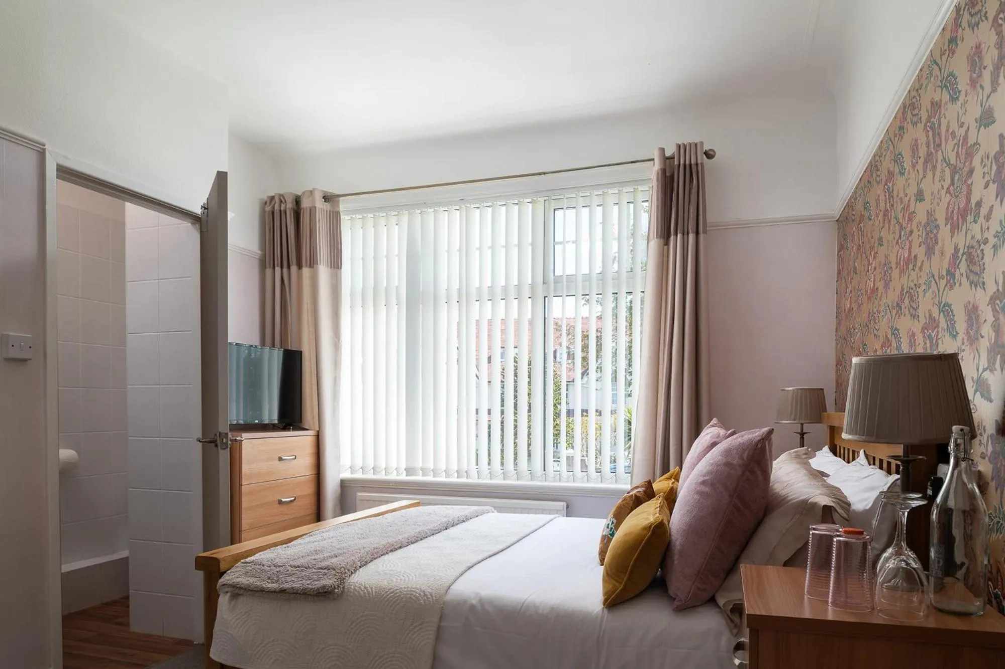 Bed in Rosaire Guest House