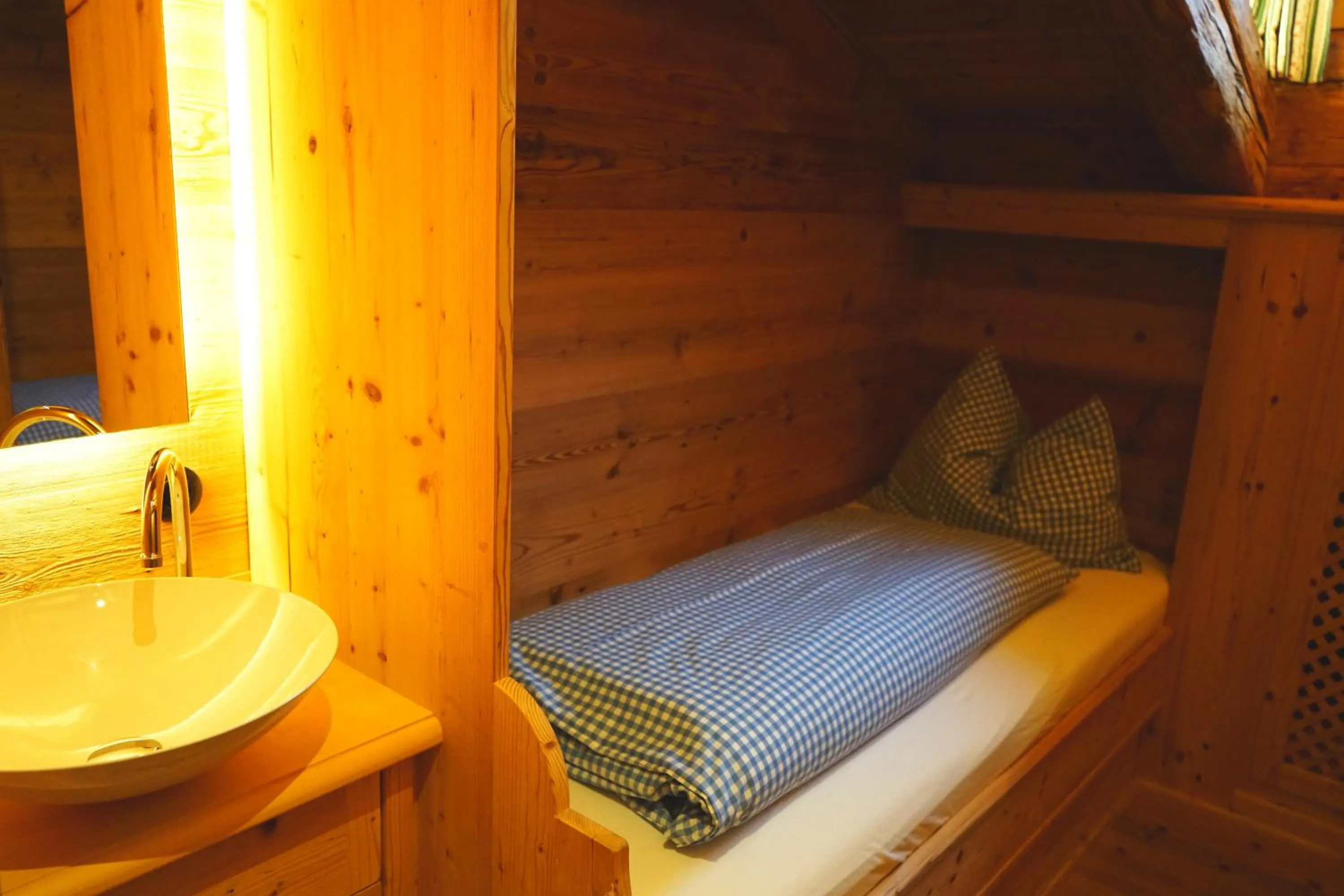 Bedroom, Bed in Naturhotel & Bayernhütte am Brauneck