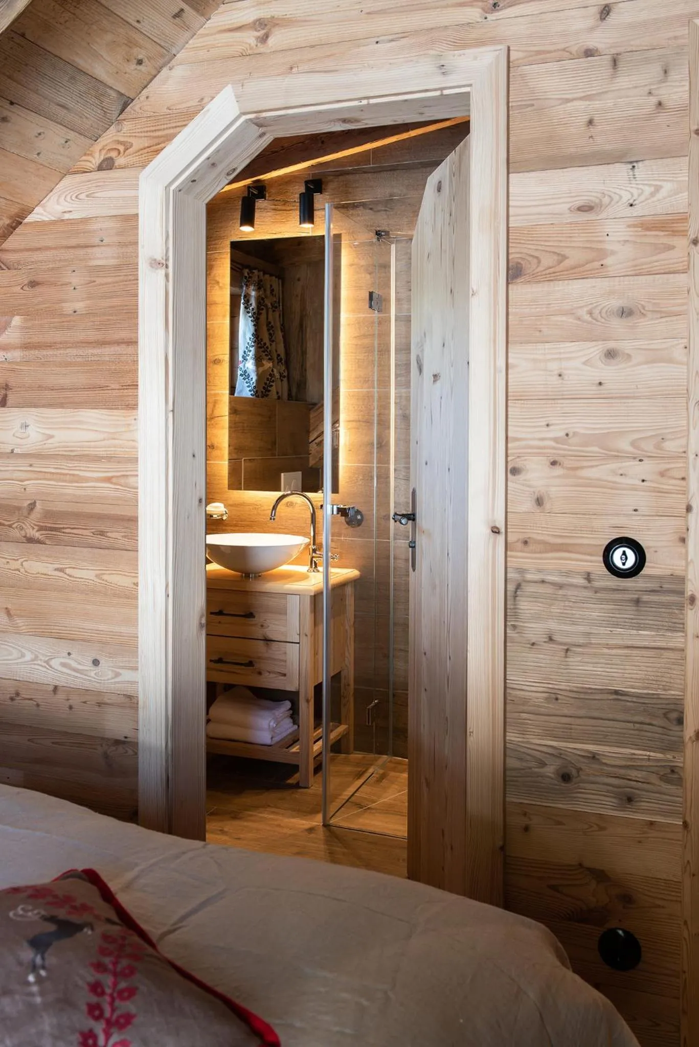 Photo of the whole room, Bed in Naturhotel & Bayernhütte am Brauneck