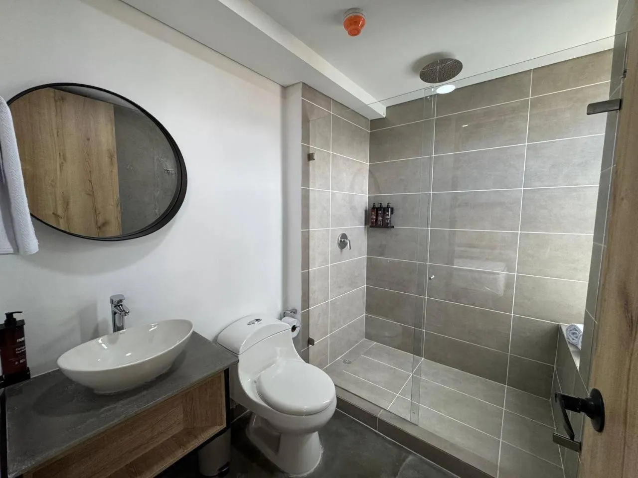 Shower in Akela Park Hotel