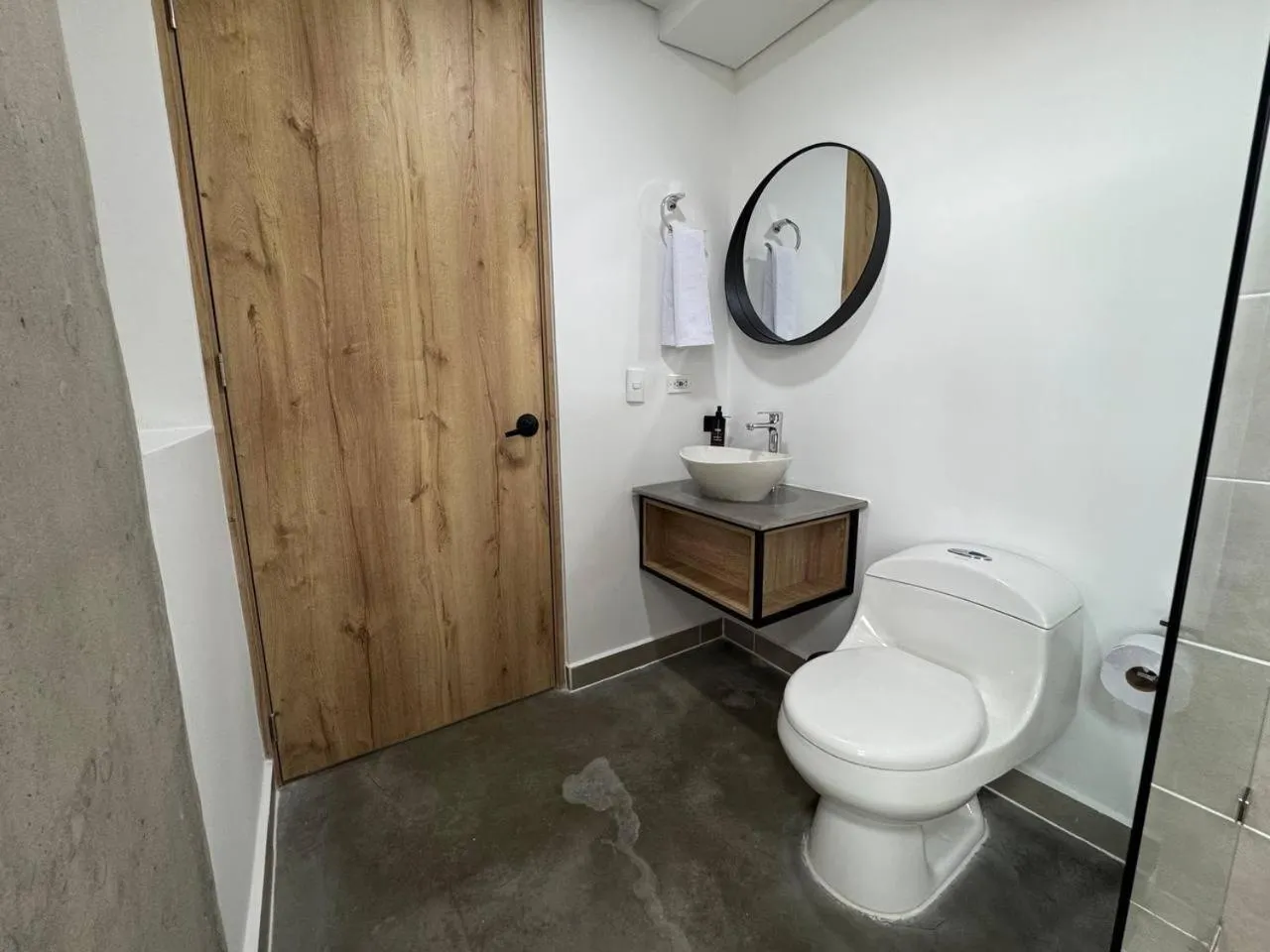 Bathroom in Akela Park Hotel