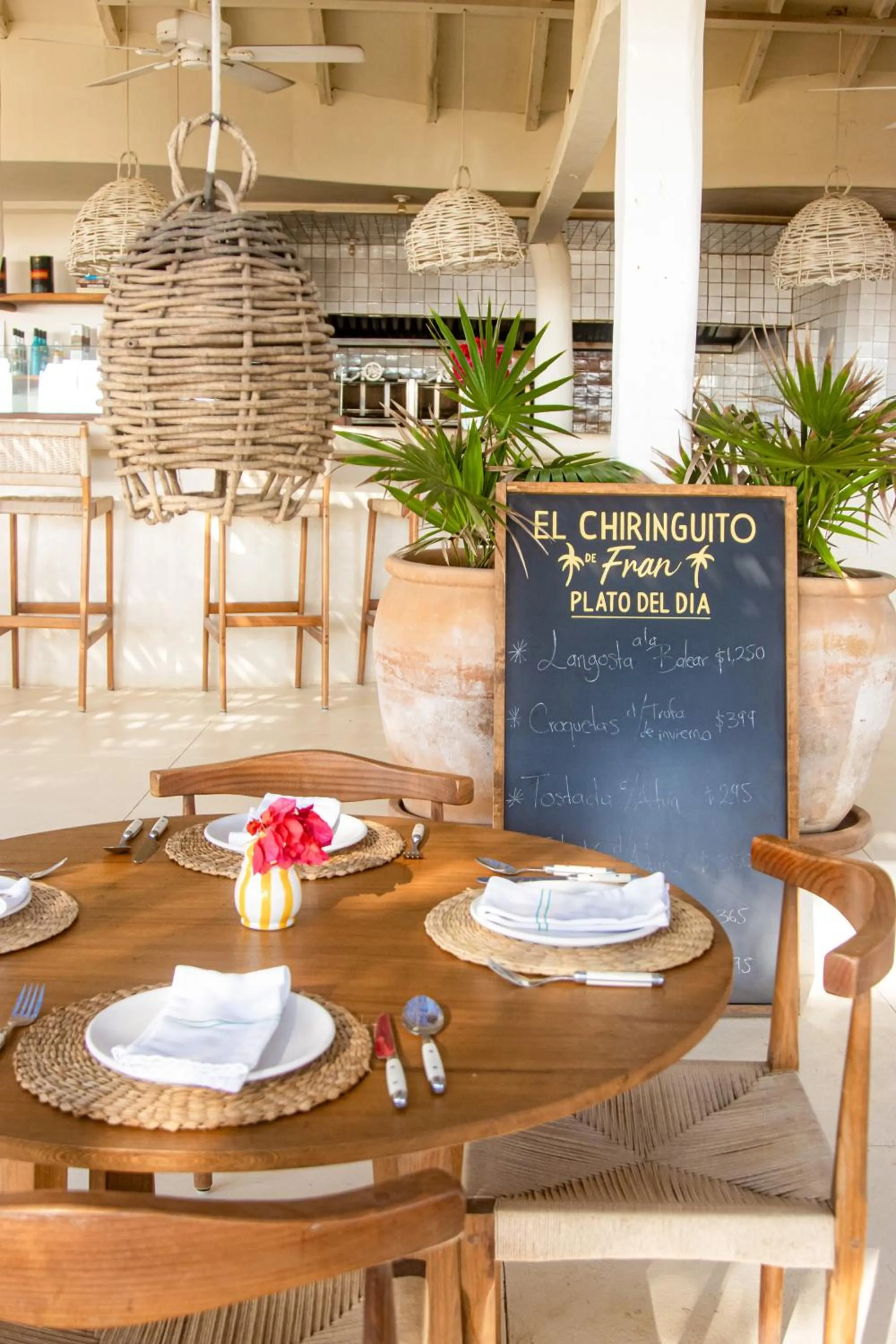 Restaurant/places to eat in Hotel Pomelo