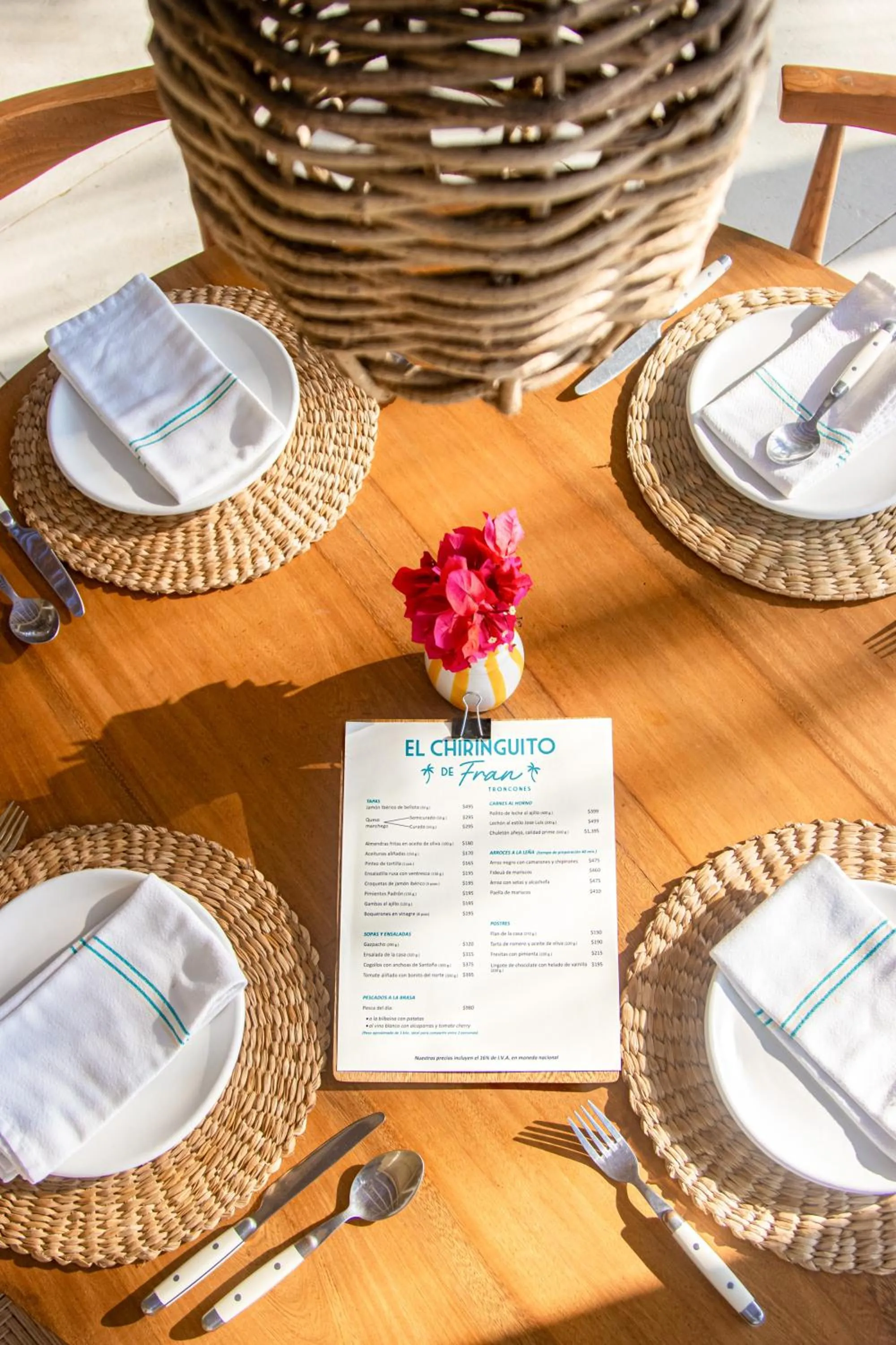 Restaurant/places to eat in Hotel Pomelo