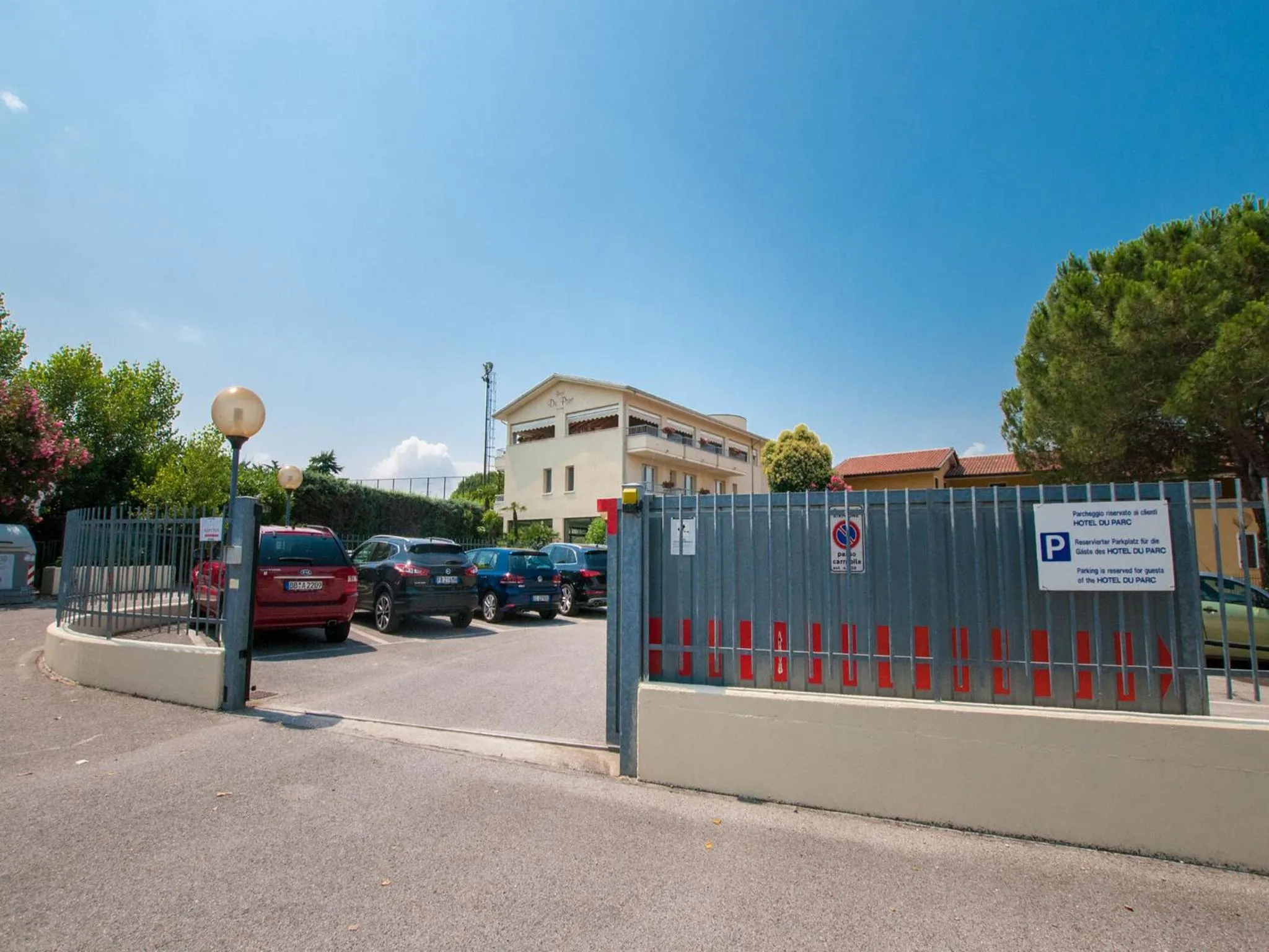 Area and facilities in Hotel Du Parc