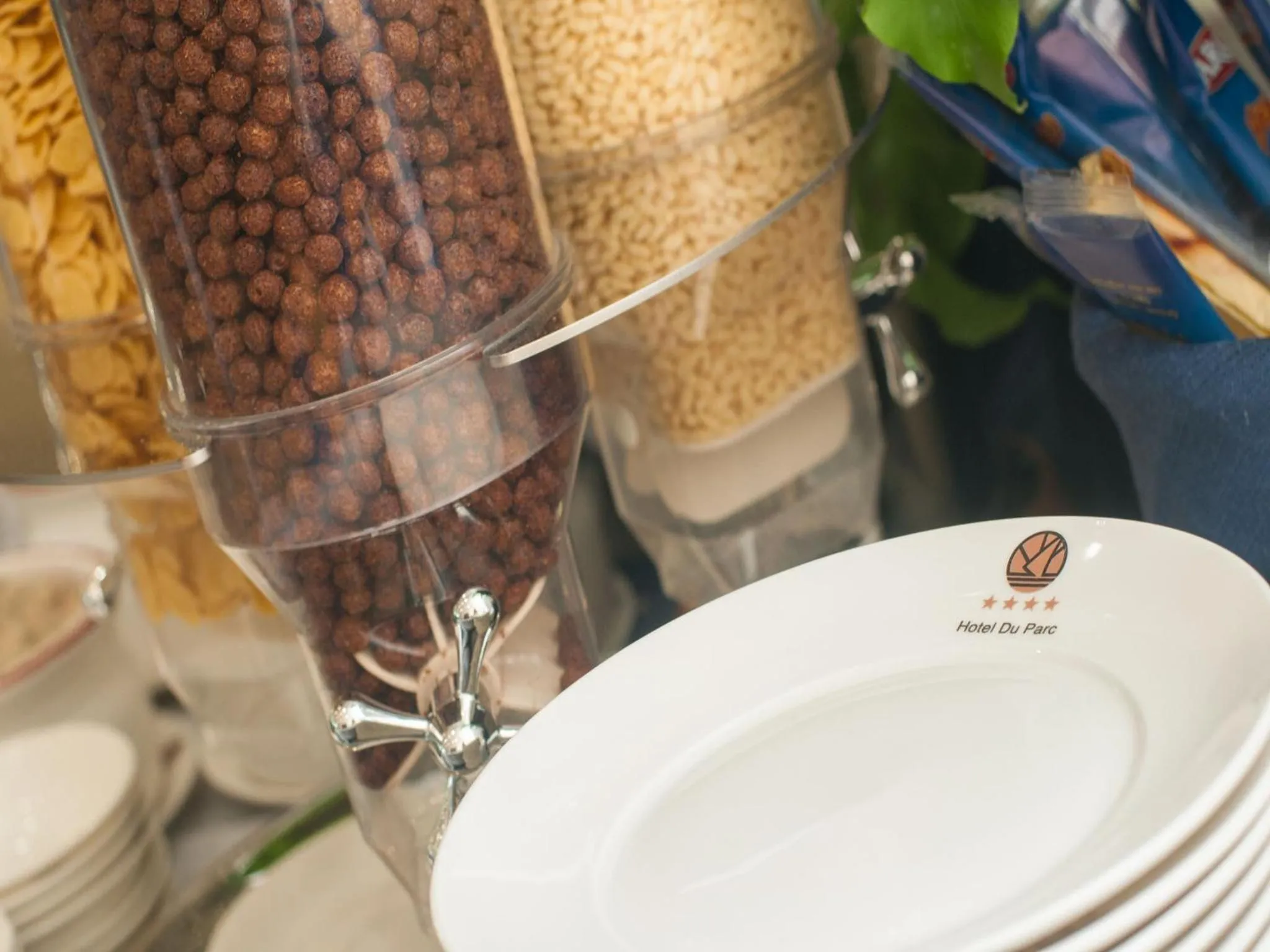 Breakfast in Hotel Du Parc