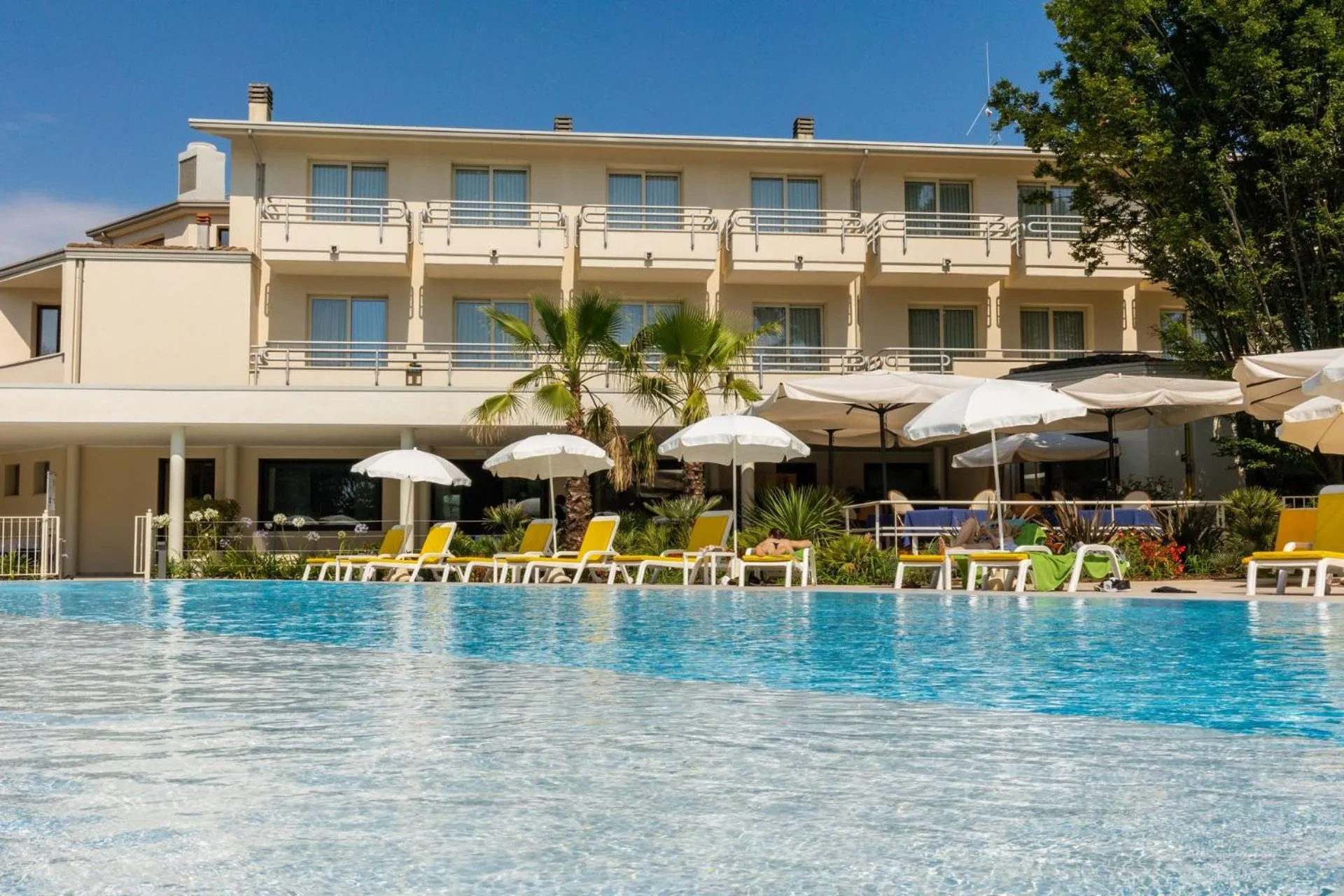 Swimming pool in Hotel Du Parc