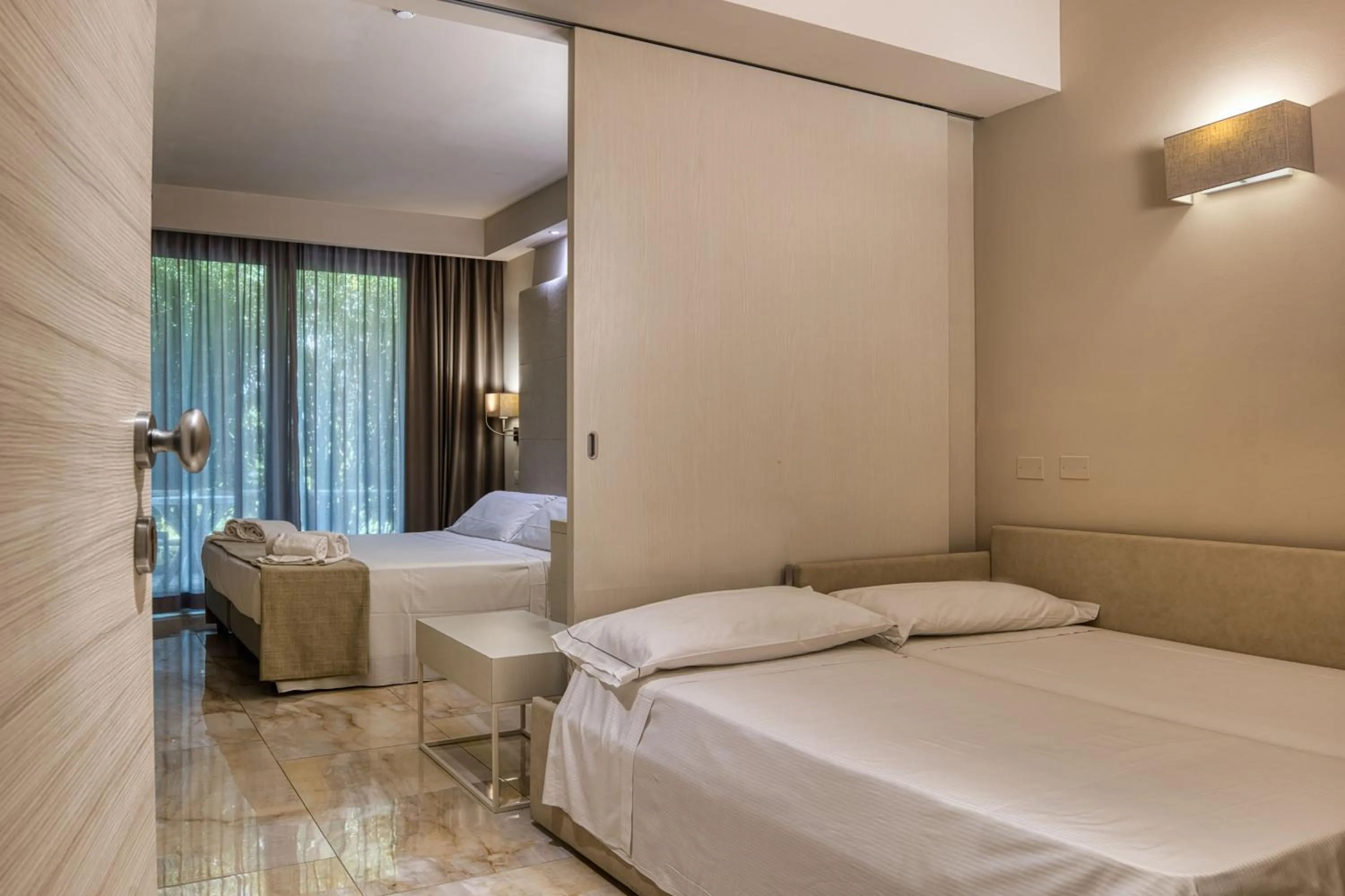 Bedroom, Bed in Hotel Du Parc