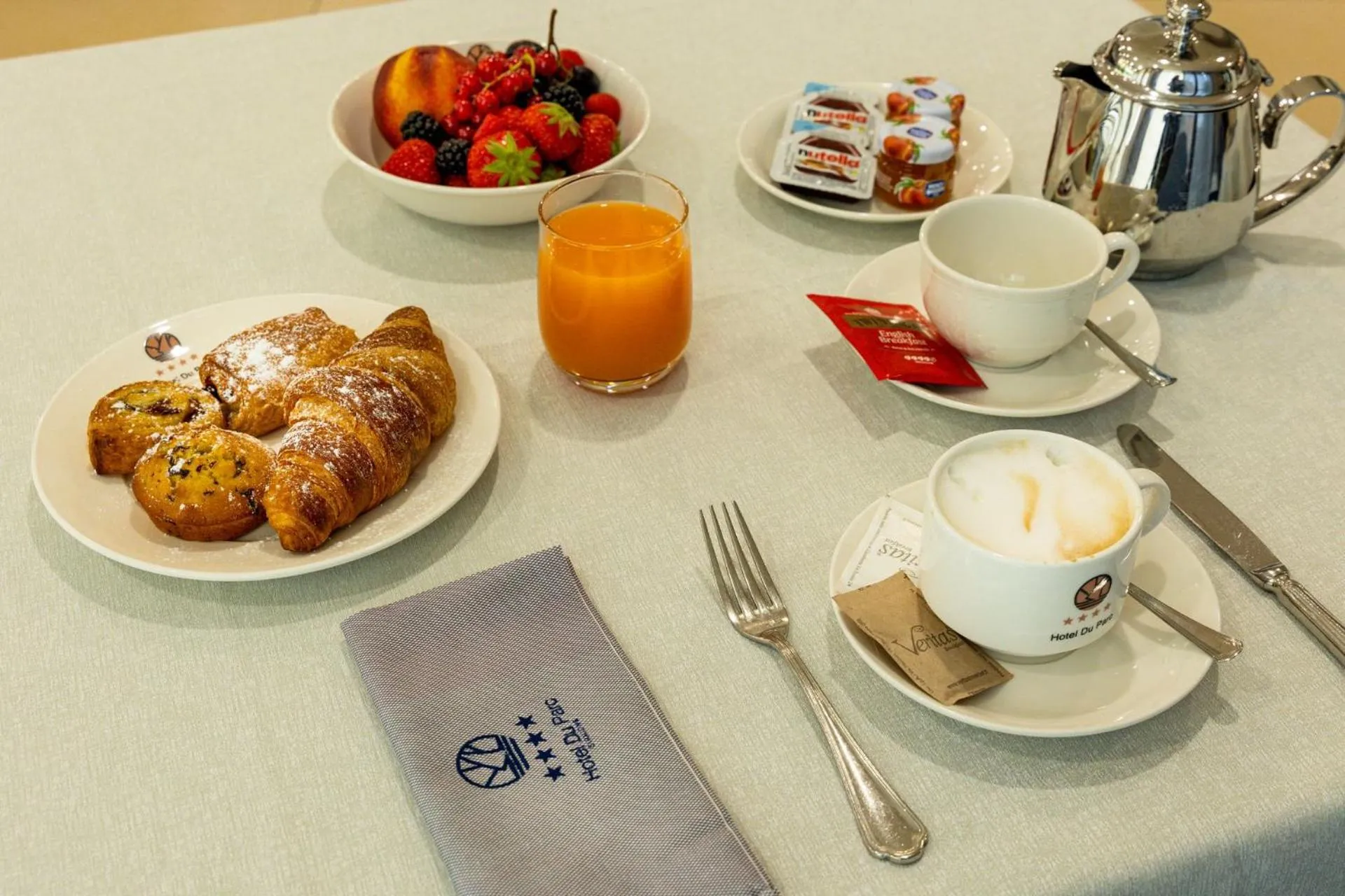 Breakfast in Hotel Du Parc