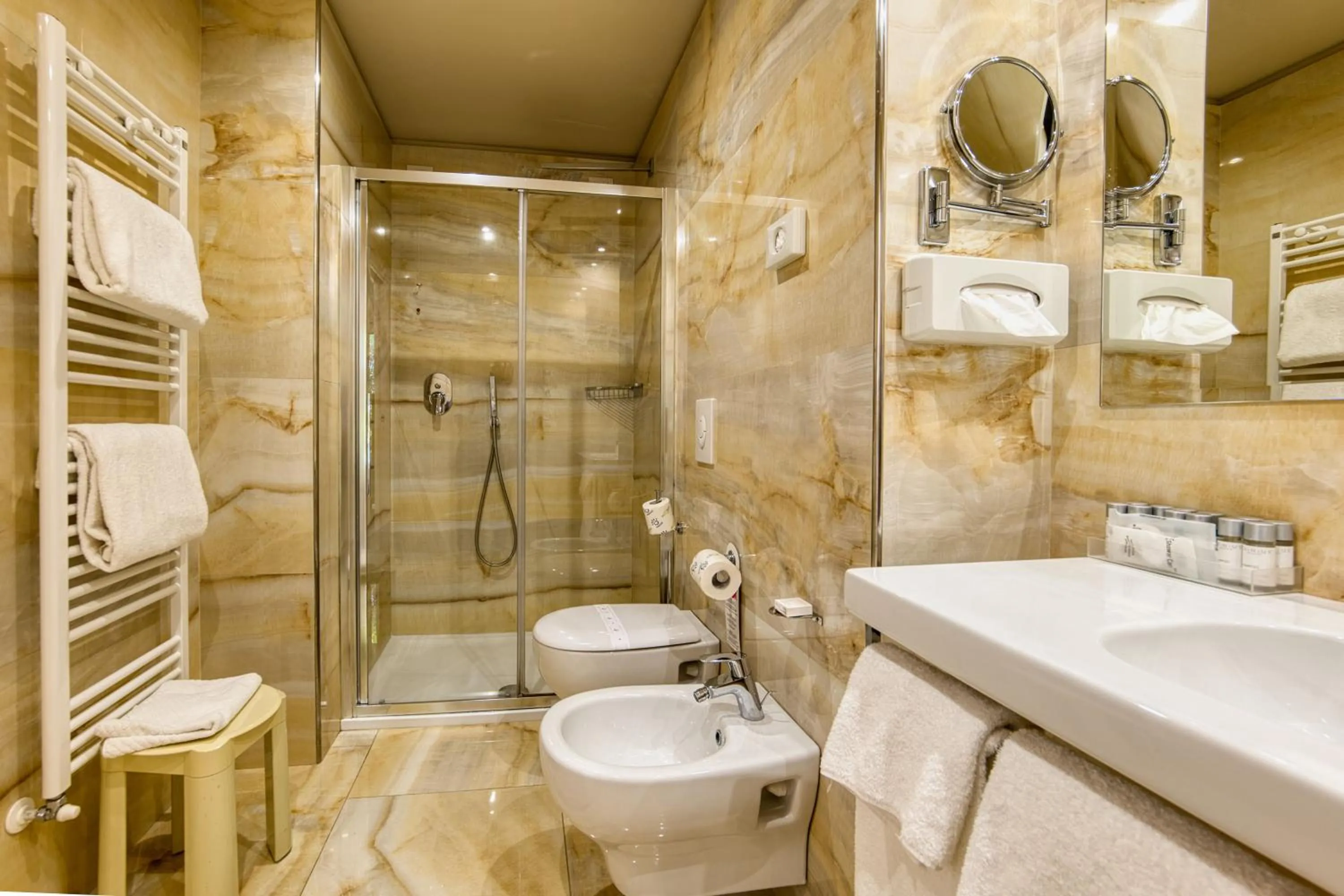 Shower in Hotel Du Parc