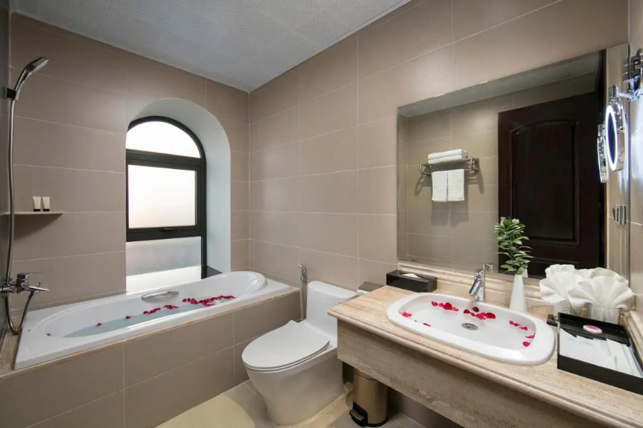 Shower in Halios Hotel Halong