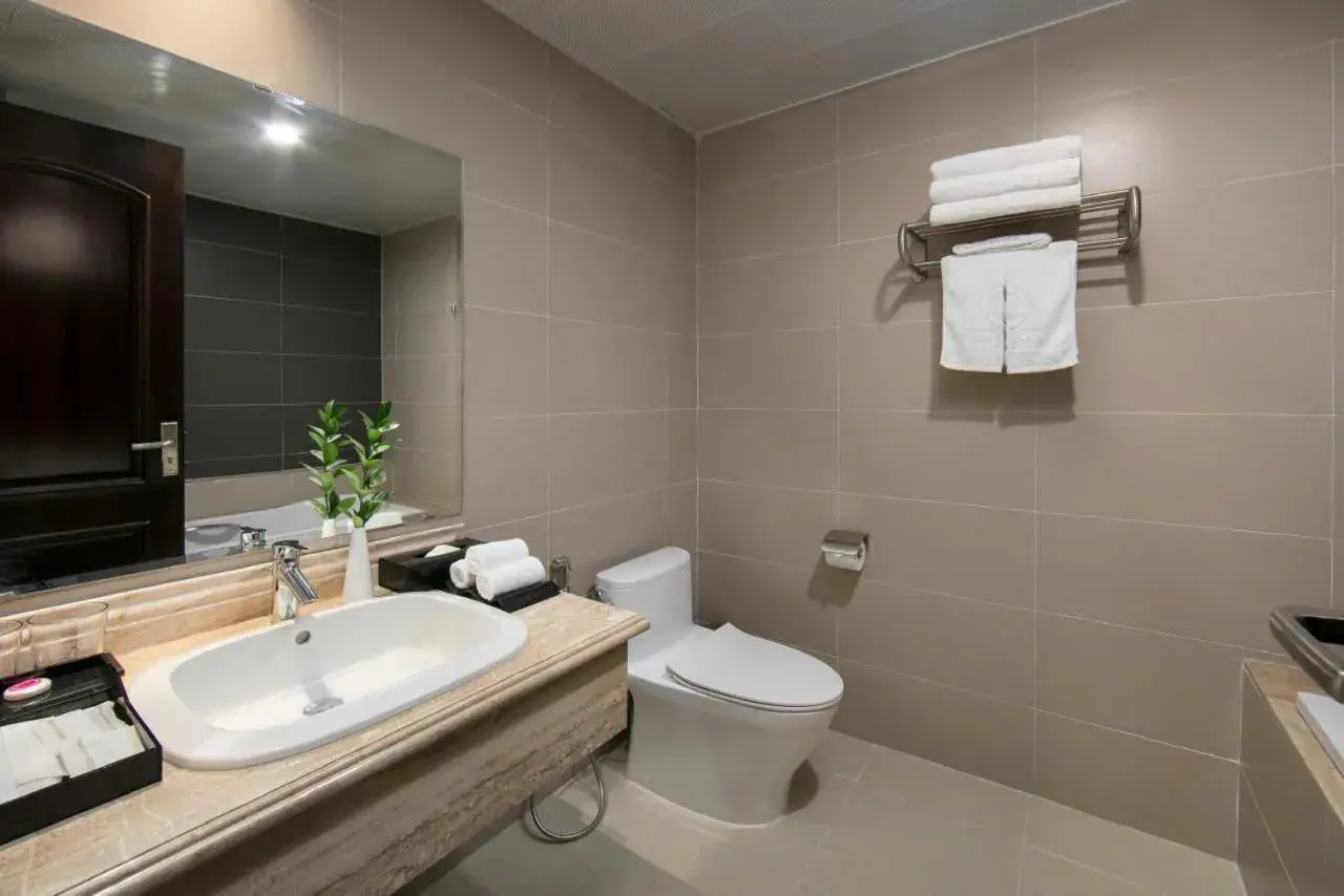Triple Room with Bath in Halios Hotel Halong Triple Room with Bath in Halios Hotel Halong