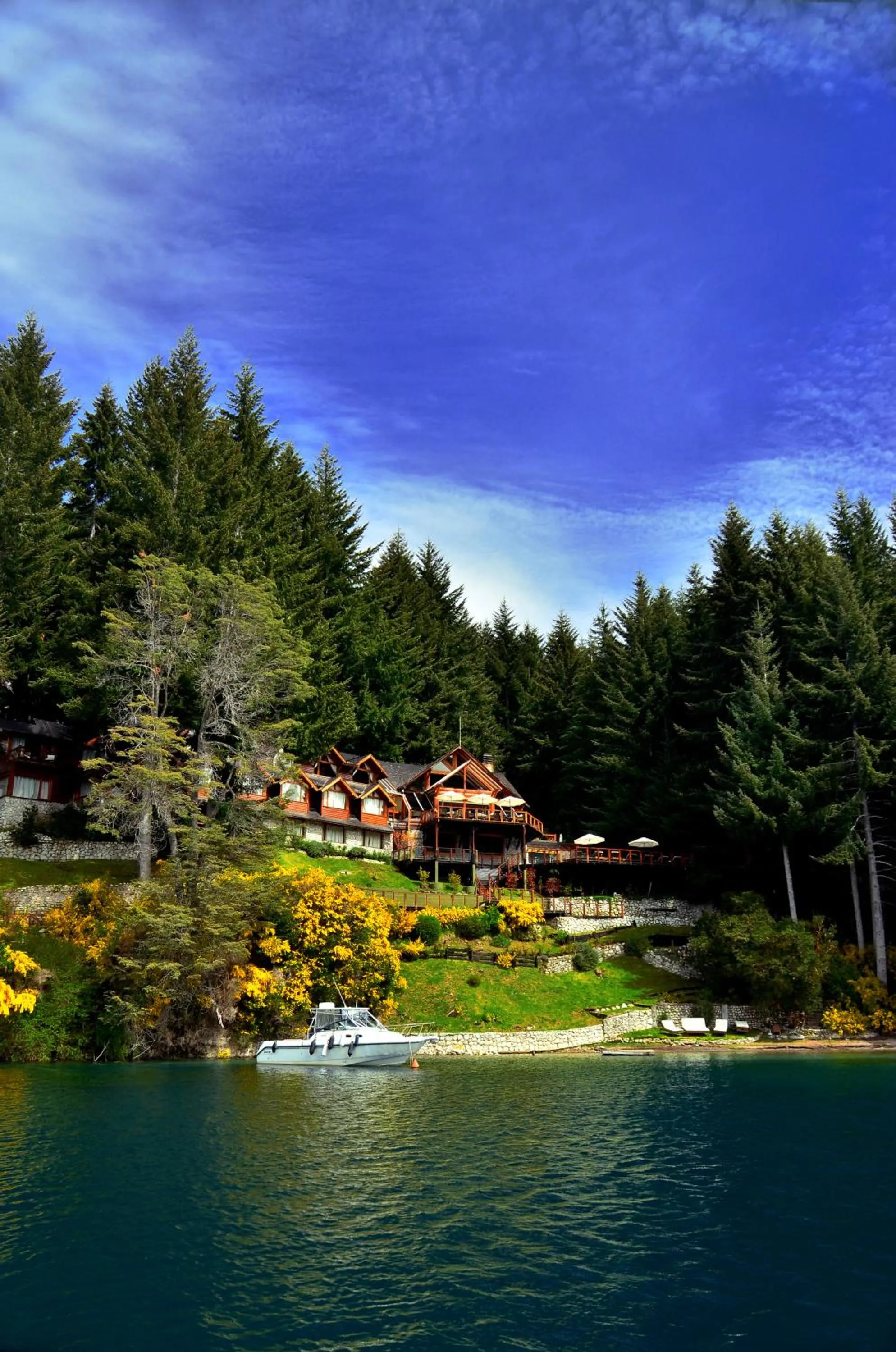 Dos Bahias Lake Resort
