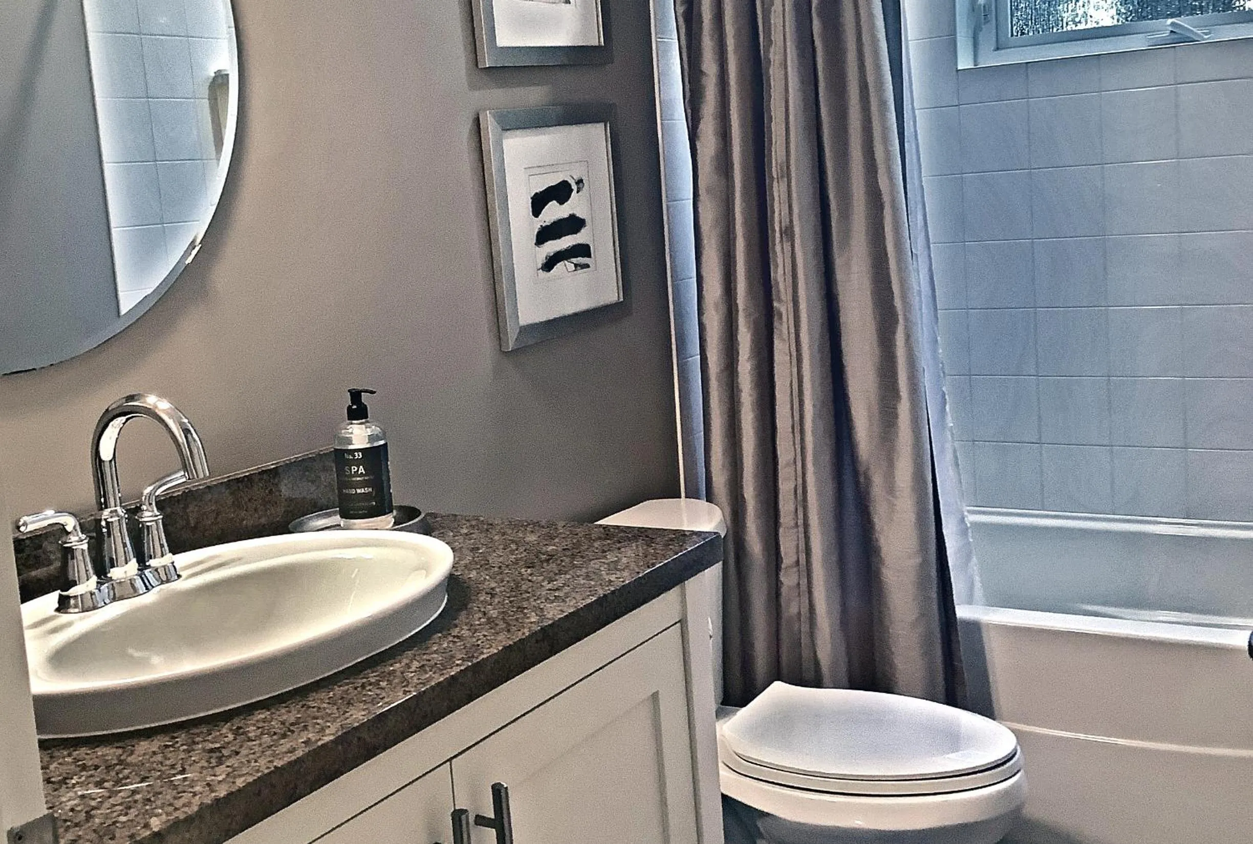 Bathroom in Sand and Salt Bed & Breakfast