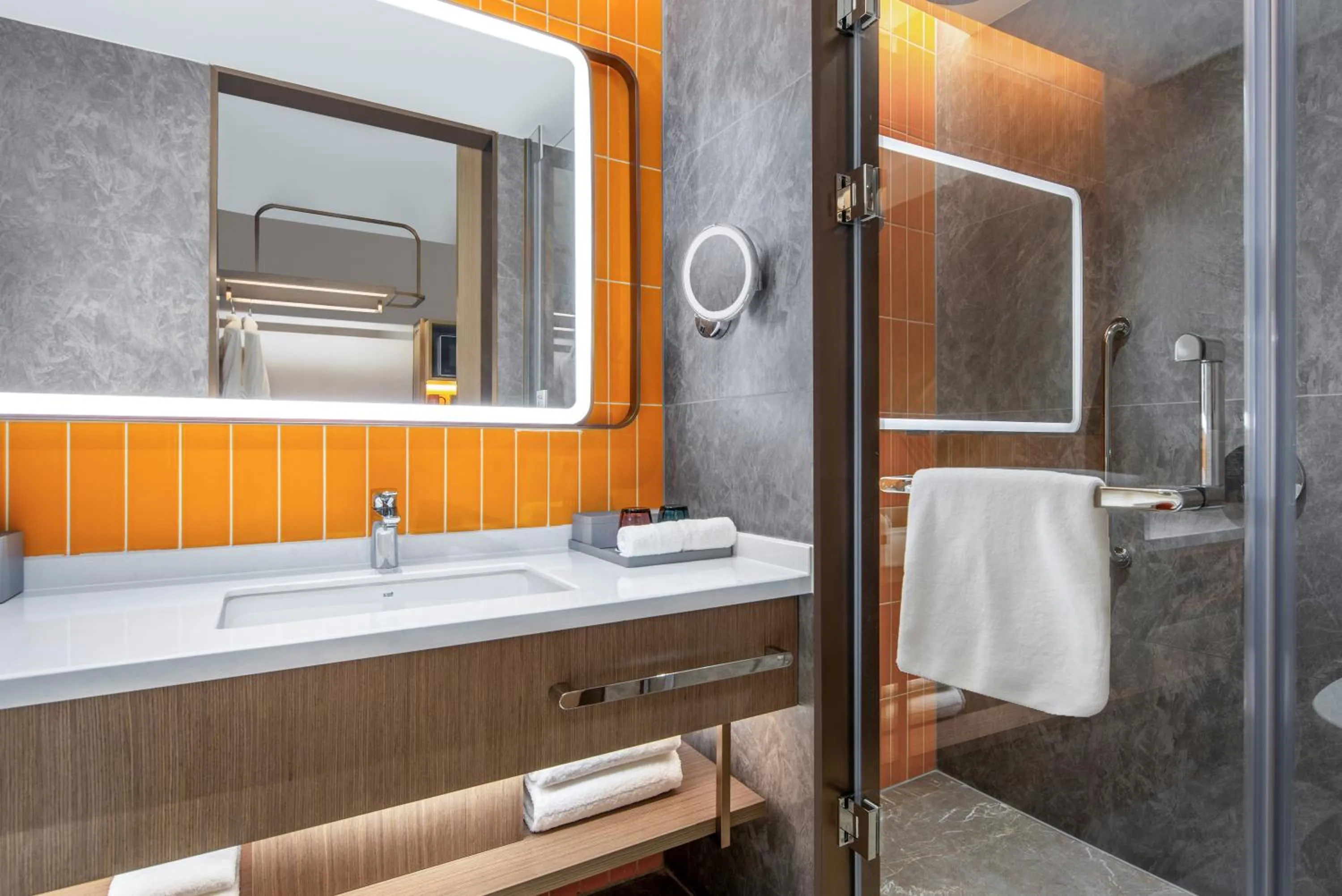 Shower in Home2 Suite by Hilton Foshan Lishui