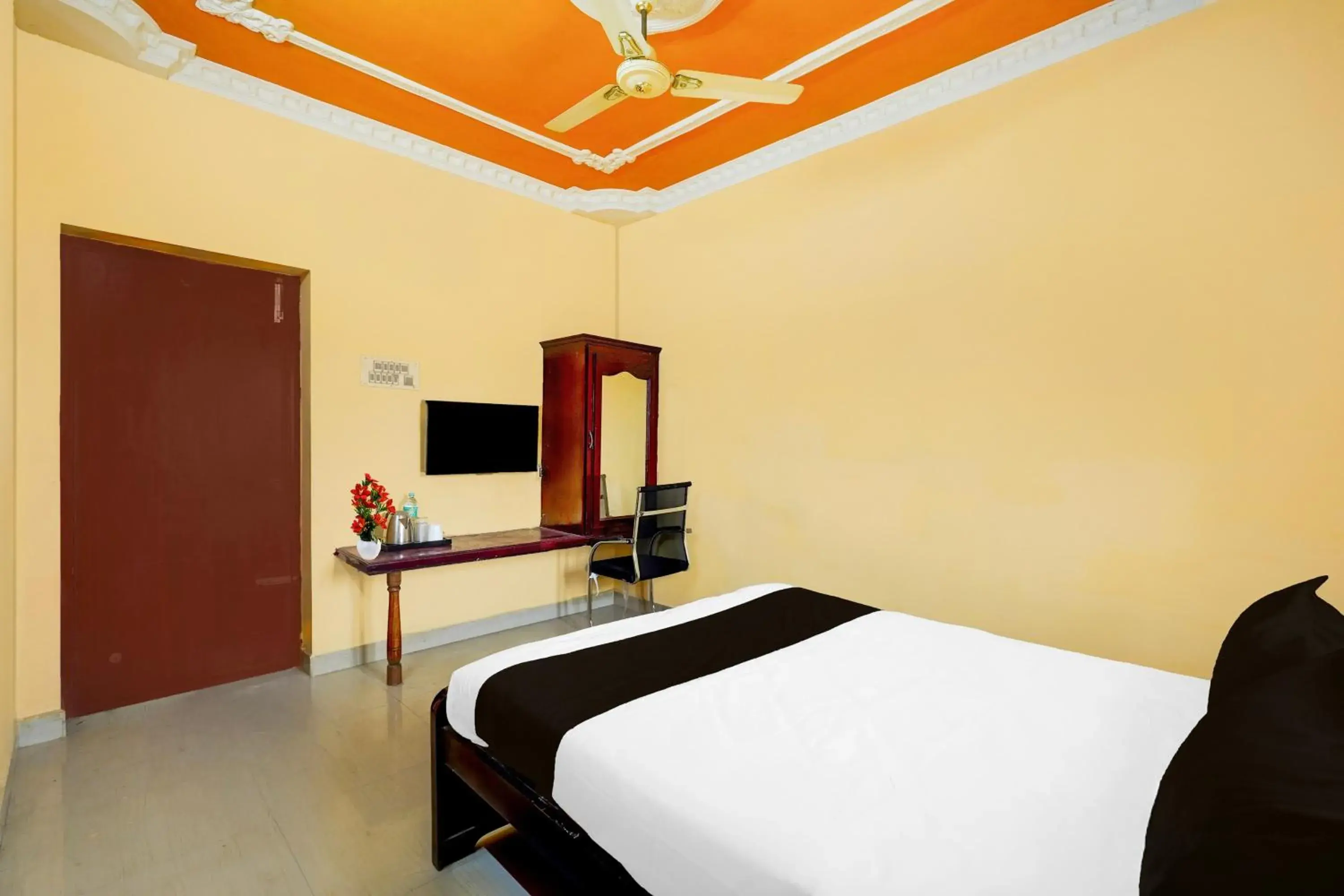 Bedroom, Bed in Super Hotel O Nemeli Road Sriram Nagar Bedroom, Bed in Super Hotel O Nemeli Road Sriram Nagar