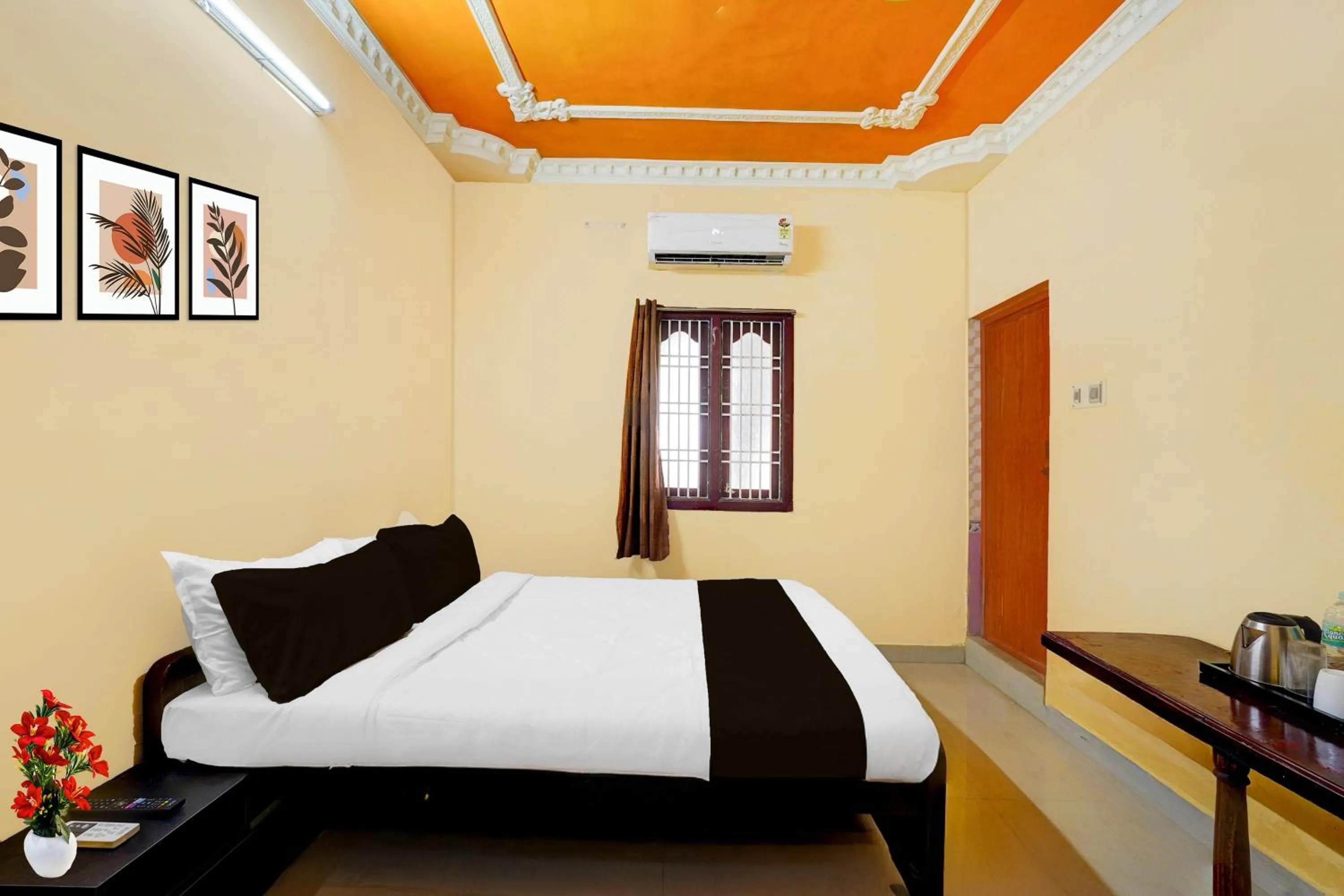 Bedroom, Bed in Super Hotel O Nemeli Road Sriram Nagar