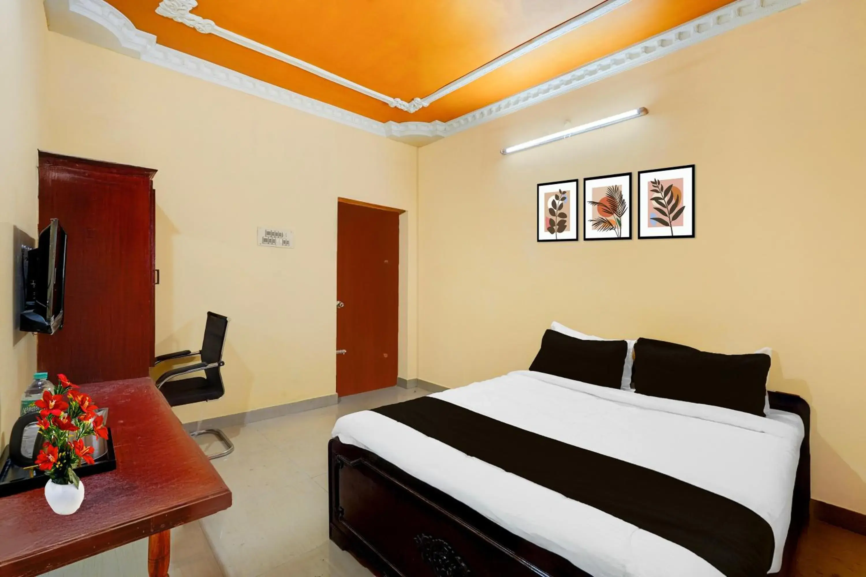 Bedroom, Bed in Super Hotel O Nemeli Road Sriram Nagar Bedroom, Bed in Super Hotel O Nemeli Road Sriram Nagar