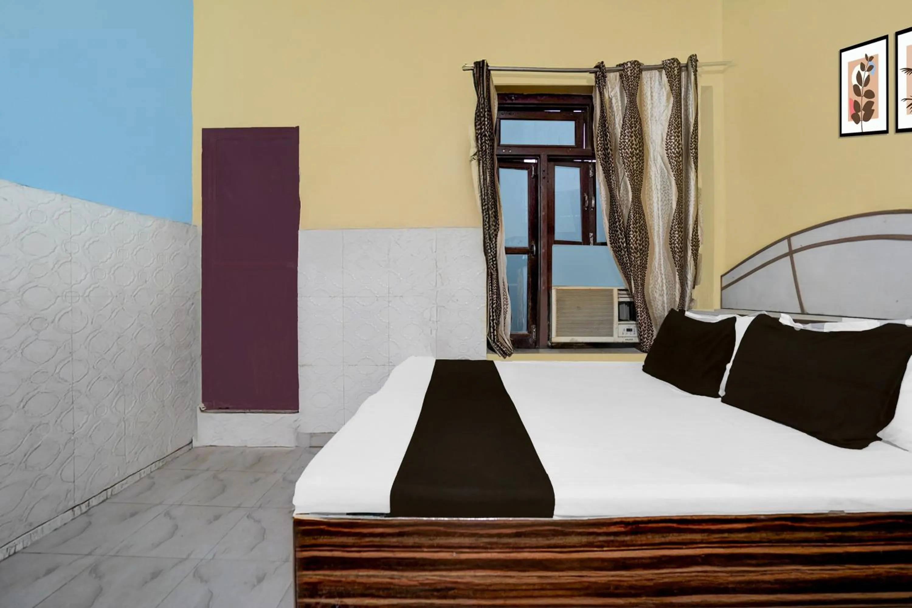 Bedroom, Bed in Hotel O Behror