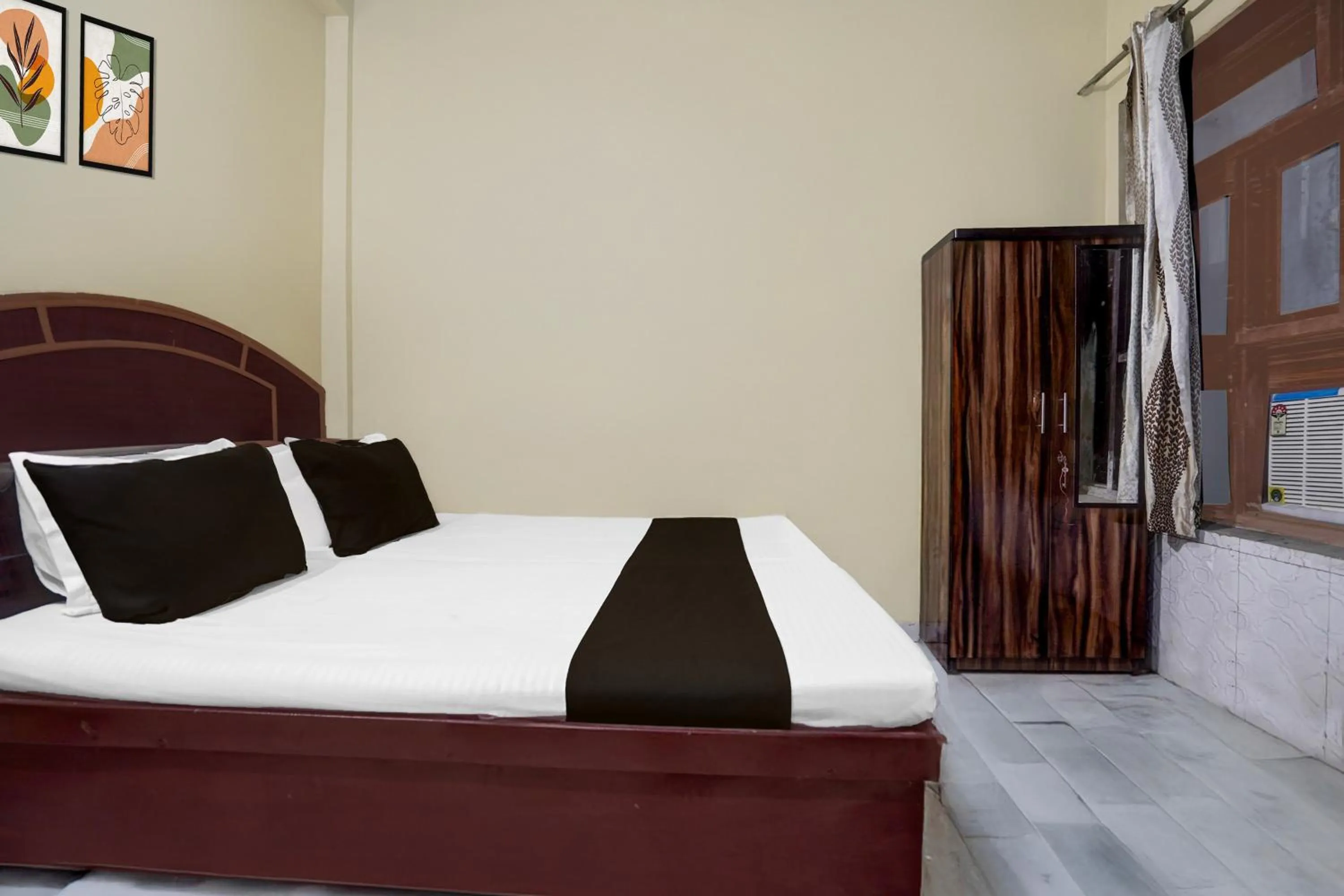 Bedroom, Bed in Hotel O Behror