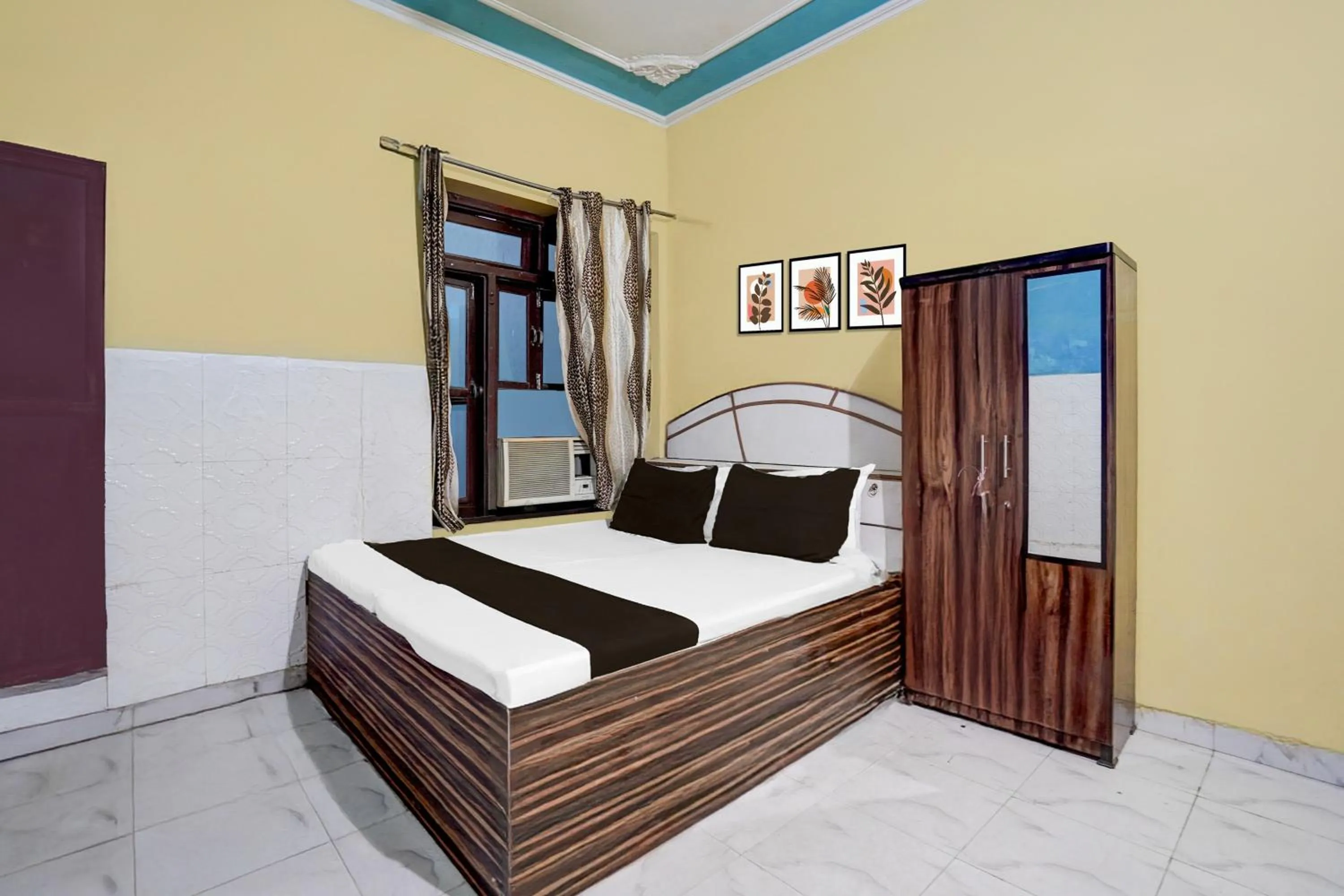 Bedroom, Bed in Hotel O Behror