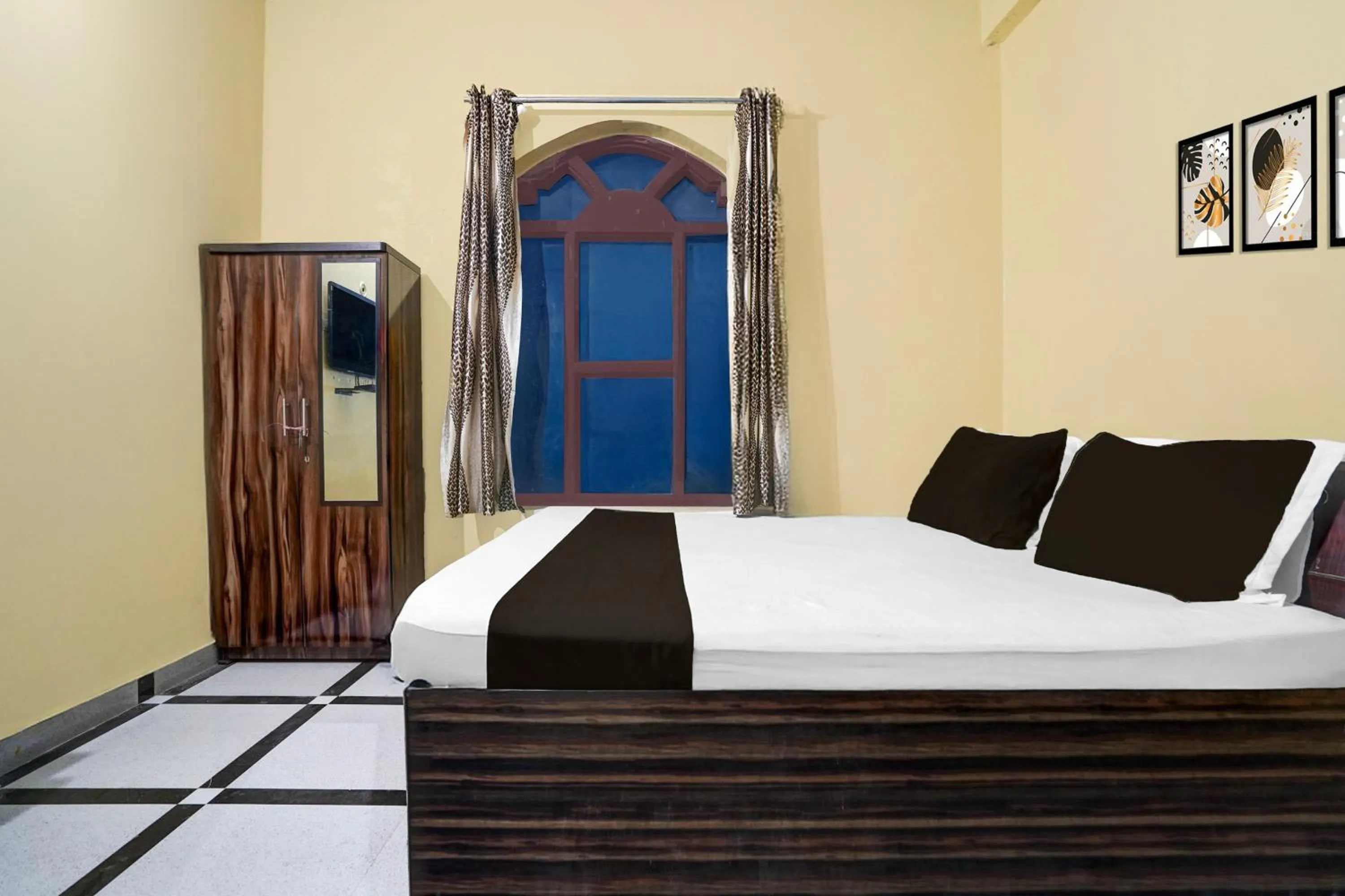 Bedroom, Bed in Hotel O Behror