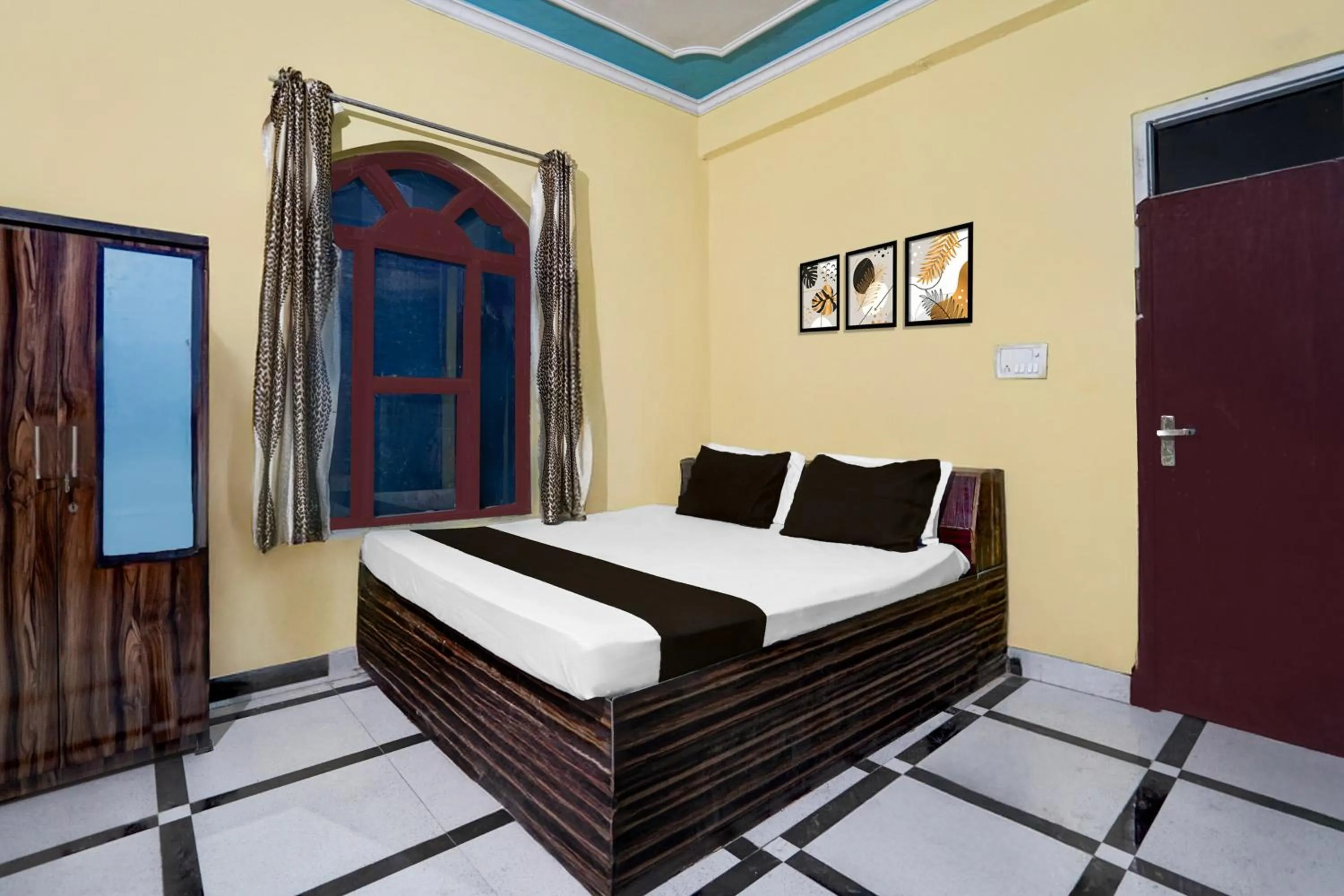 Bedroom, Bed in Hotel O Behror