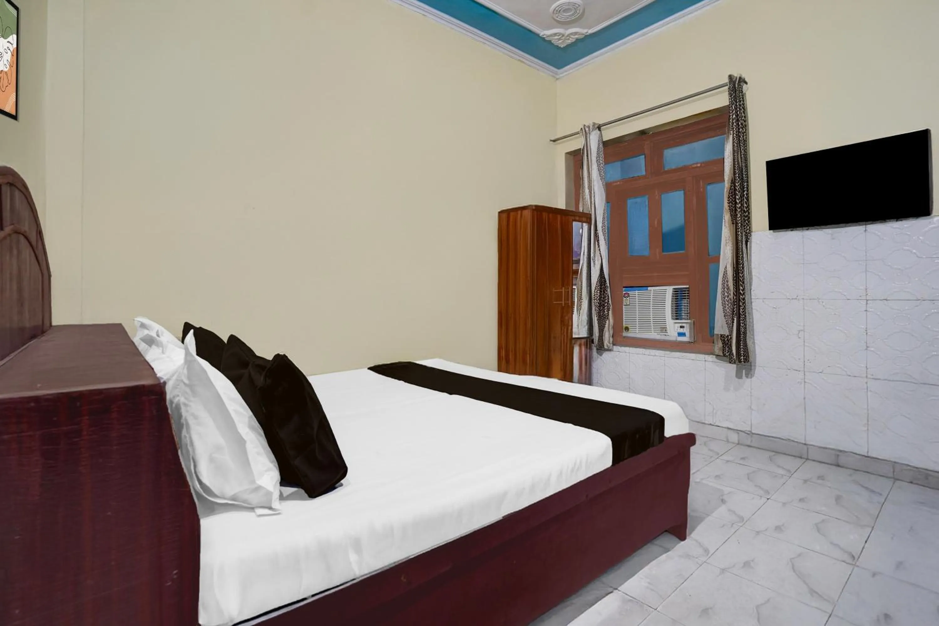 Bedroom, Bed in Hotel O Behror